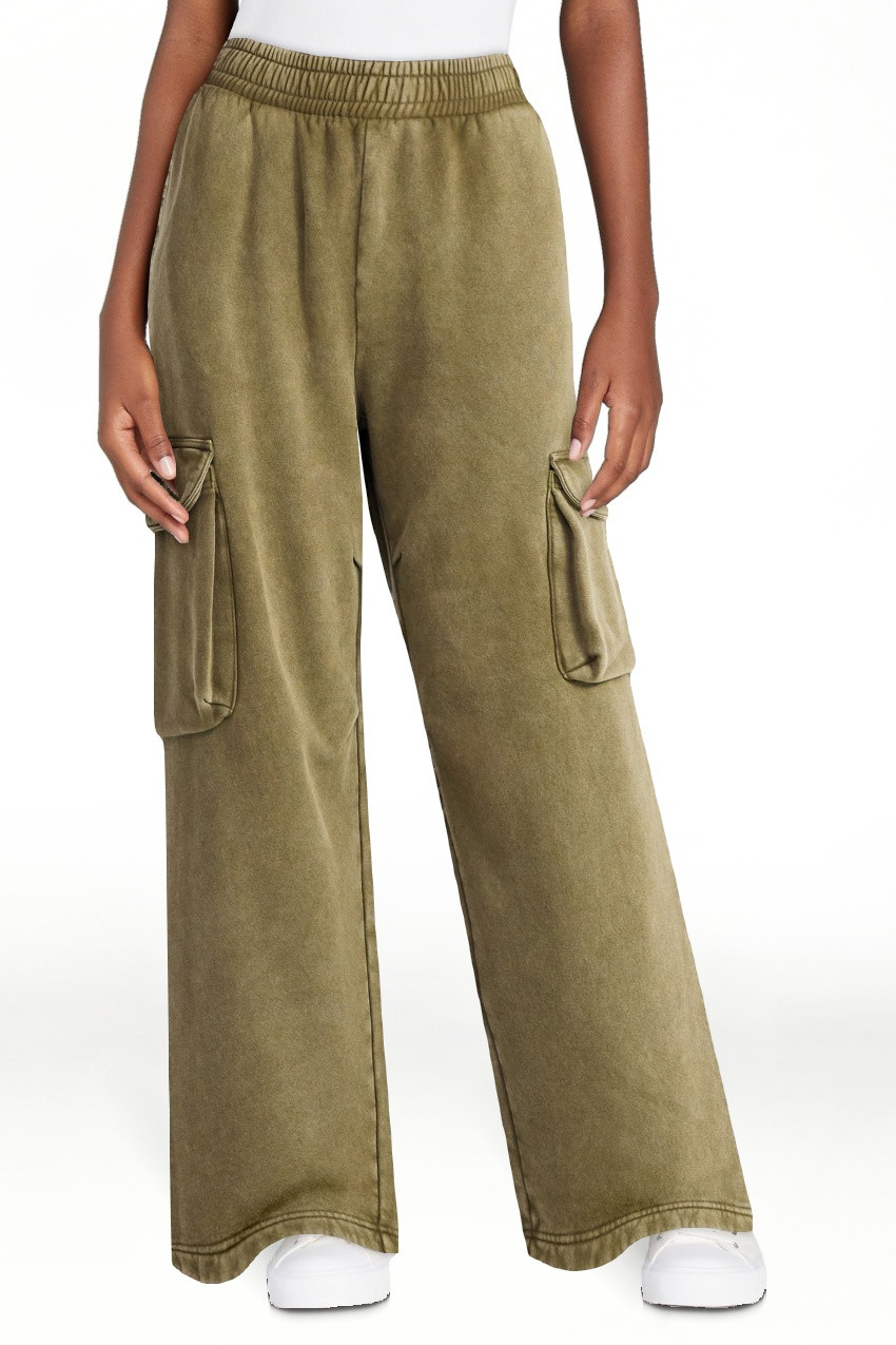 Scoop Women’s Mineral Washed Wide Leg Cargo Sweatpants, Sizes XS-XXL | Walmart (US)