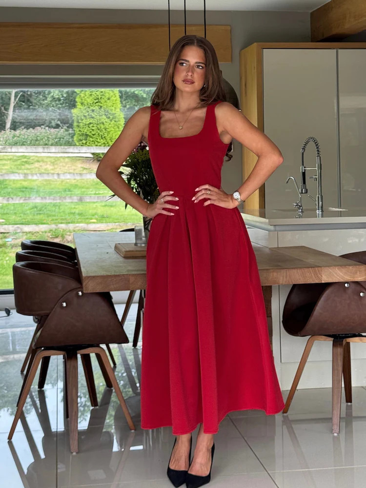 Rood - Girl In Mind Erica midi-jurk met vierkante hals en plooien | Next EU