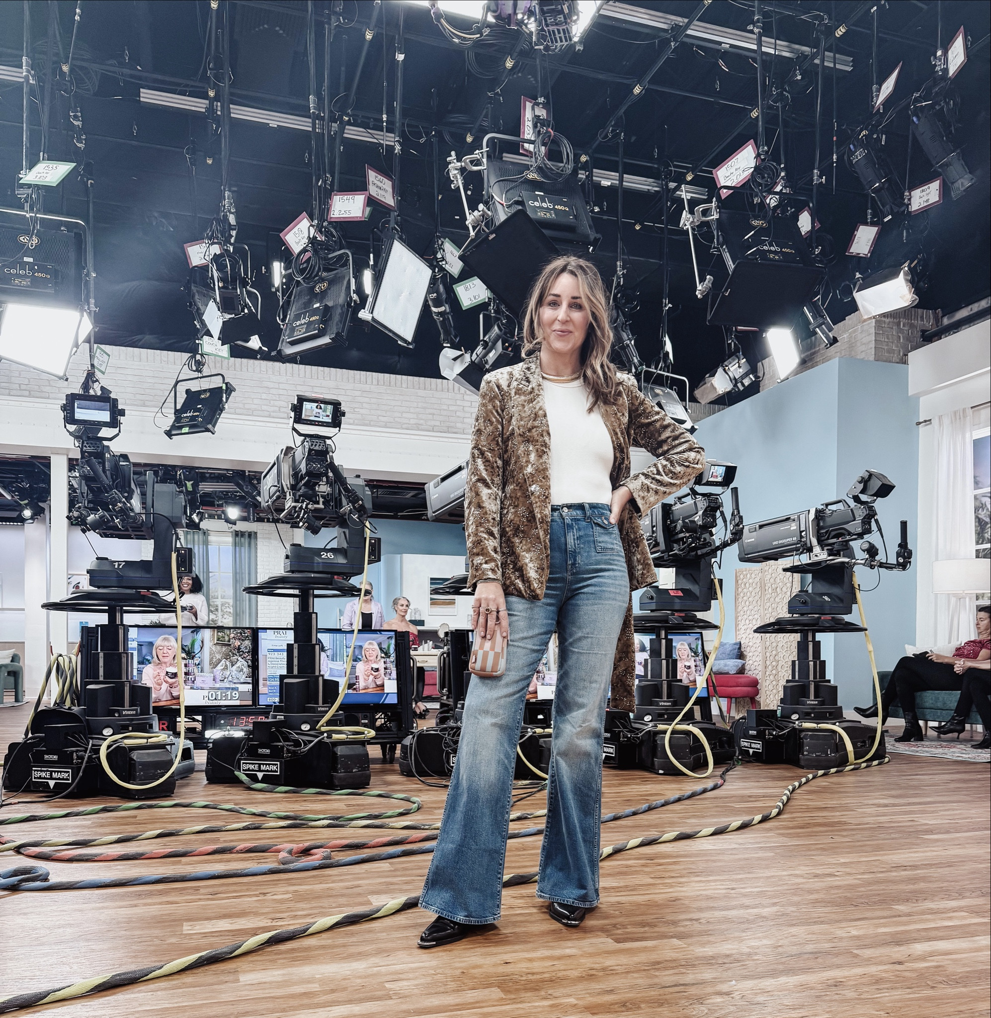 The fit | velvet | on set | fall outfit | Zara | jCrew | #ltksale #momoutfit | blazer #jcrew #zara

#LTKFindsUnder100 #LTKOver40 #LTKSaleAlert