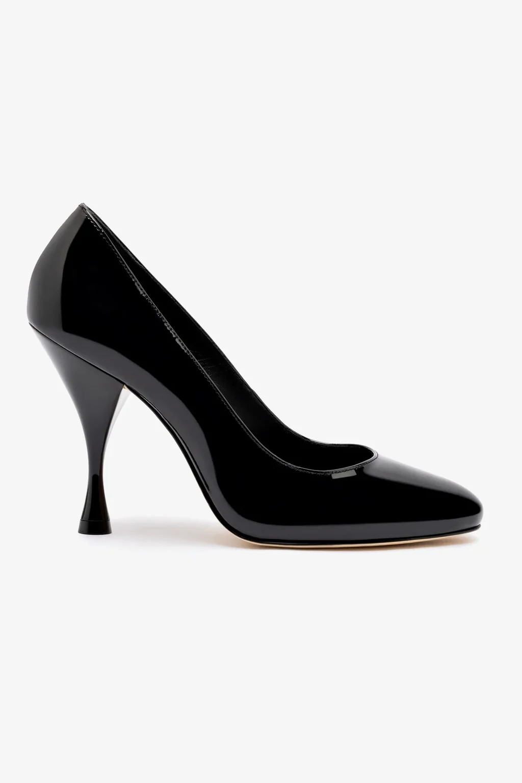 Michelle Pump In Black Patent Leather | Larroude