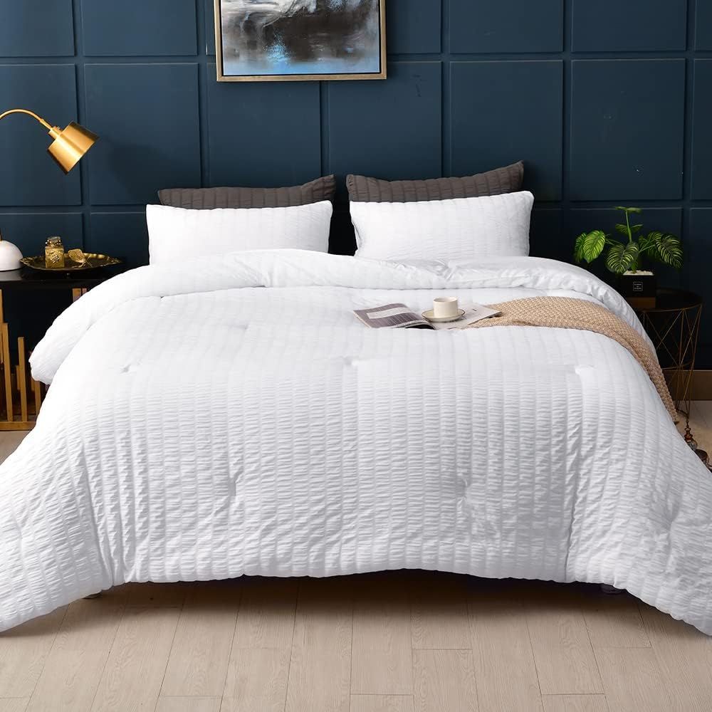 AveLom Seersucker Queen Comforter Set (90x90 inches), 3 Pieces - 100% Soft Washed Microfiber Ligh... | Amazon (US)
