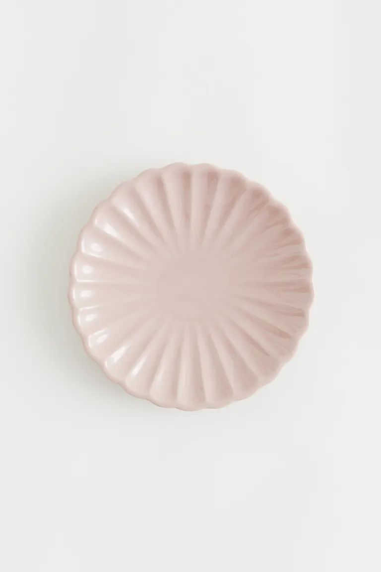 New ArrivalSmall porcelain dish with fluted edges. Diameter 6 in. Height 3/4 in.Weight200 gCompos... | H&M (US + CA)