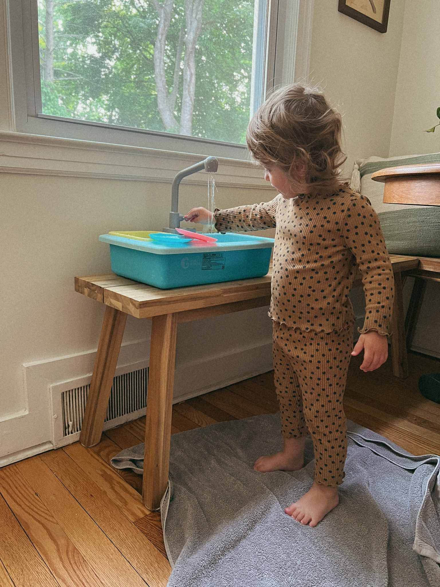 Trying to keep your toddler busy at 7am when the air quality is too poor to go outside… She loves this play sink with running water. Has kept her busy for the last two days.


#LTKunder50 #LTKGiftGuide #LTKkids