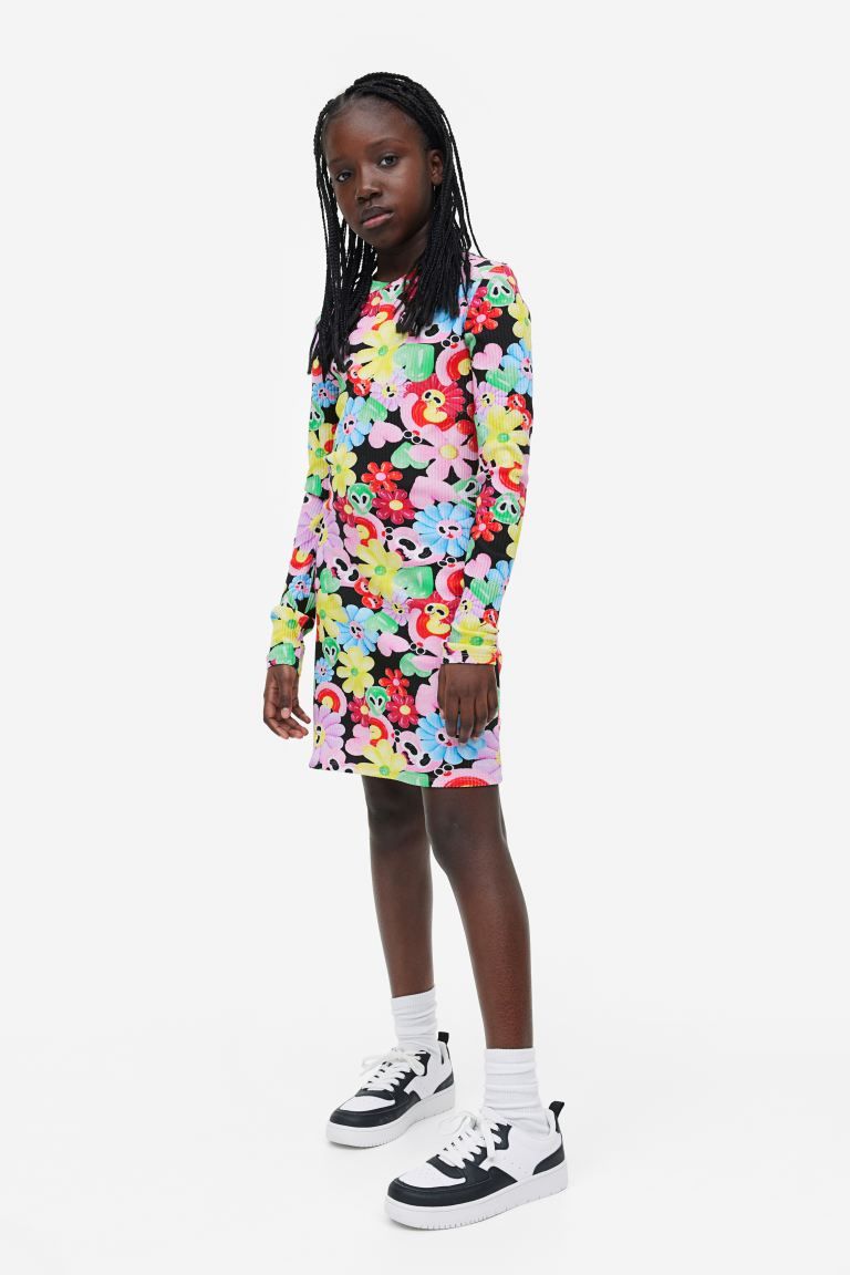 Geripptes Kleid mit Print | H&M (DE, AT, CH, NL, FI)
