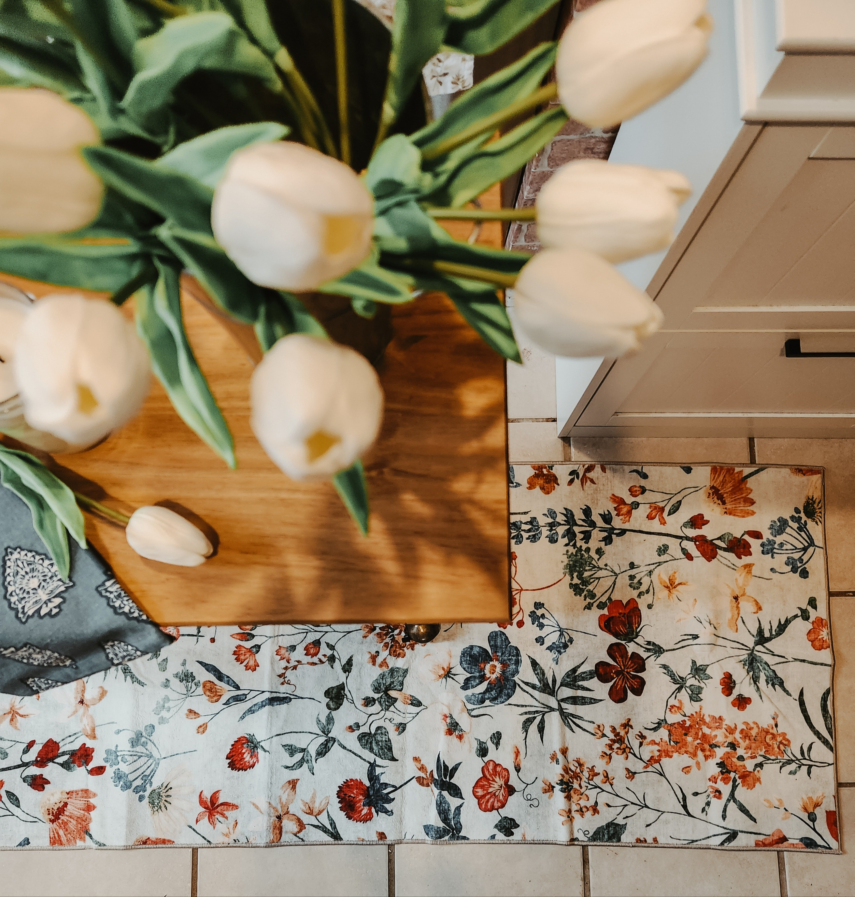 The perfect spring runner to add that cozy cottage vibes to your kitchen 

#LTKHome #LTKSeasonal #LTKSaleAlert