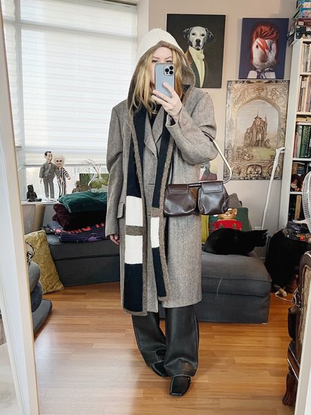 When the weather gets colder and you have to cover your outfits with a big coat, I like to use handbags and accessories to inject some personality into my look. This bag is incredible. It’s vintage 90s and so unique and interesting.
Handbag and coat (men’s) are vintage 90s, and boots are secondhand old Celine.

•
.  #falllook  #torontostylist #StyleOver40  #secondhandFind #fashionstylist #slowfashion #FashionOver40  #90sstyle #90sfashion  #oldceline #MumStyle #genX #genXStyle #shopSecondhand #genXInfluencer #WhoWhatWearing #genXblogger #secondhandDesigner #Over40Style #40PlusStyle #Stylish40

#LTKitbag #LTKover40 #LTKstyletip