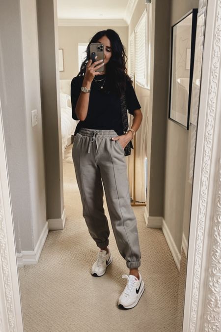 I’m just shy of 5-7” wearing the size small sweatshirt and XS sweatpants. Linking the accessories I use to dress up my look ✨

#LTKfindsunder50 #LTKstyletip
