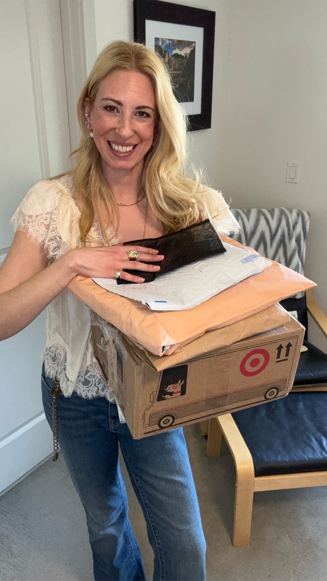 Rapid fire unboxing!! 

Tassel earrings and Vintage 1920s beaded bag from eBay 
Snake Print Donald J. Pliner bag from @poshmark
Bag charm, swimsuit and culottes from @h&m 
Jeans by @lioness 

#LTKOver40