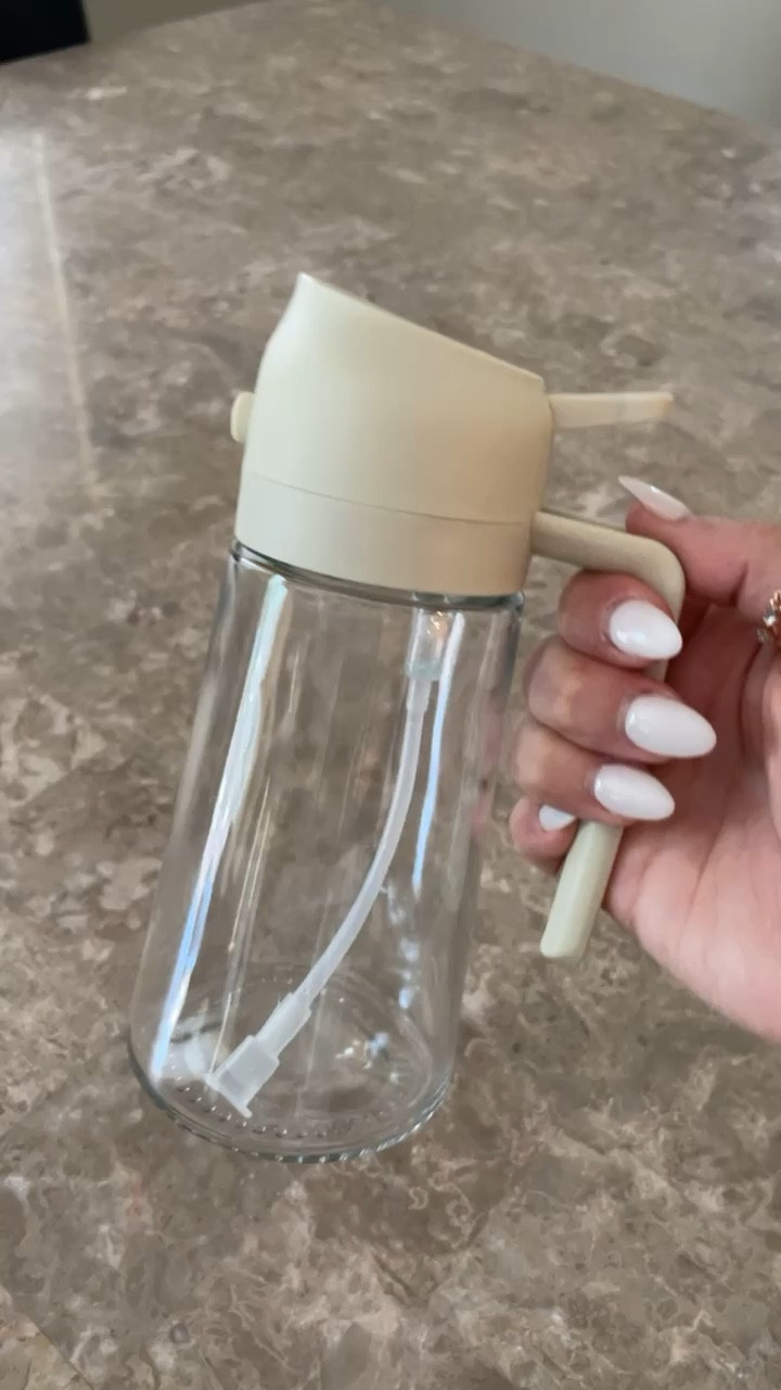 My favorite kitchen gadget I own! This is a 2 in 1 oil dispenser that gives ability to pour and/or spray the oil with a stream or mist. Also only $9🫶🏼

#kitchen #kitchenmusthave #kitchengadgets #homemusthaves  #kitchenfinds 

#LTKGiftGuide #LTKFindsUnder50 #LTKHome