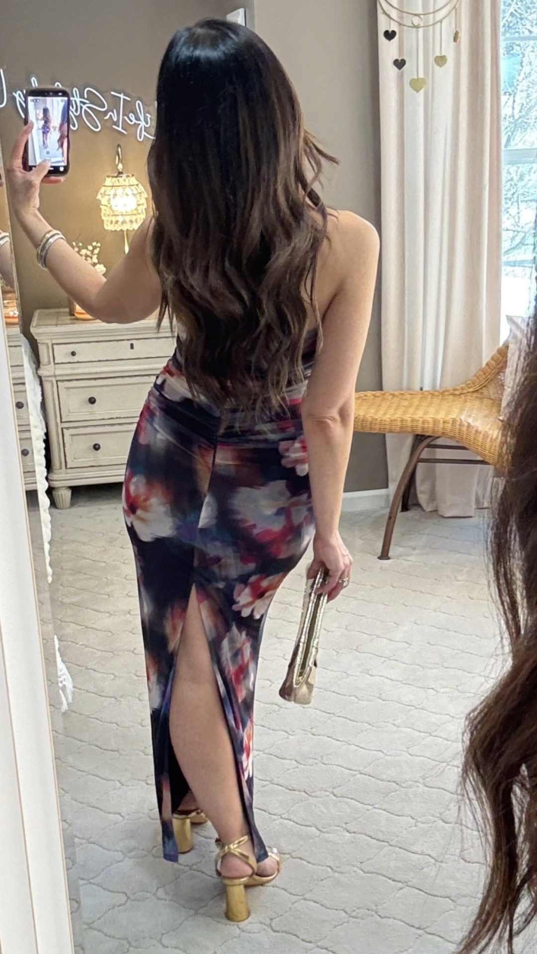 Tired of the LBD? 👗 Let’s swap the basic black for some bold blooms! This floral maxi from Vici Collection is the perfect way to modernize your wedding guest style this summer. It’s fully lined, fits like a dream (wearing a small!), and ensures you look just as good walking away as you do walking in.
#weddingguest #vicidress