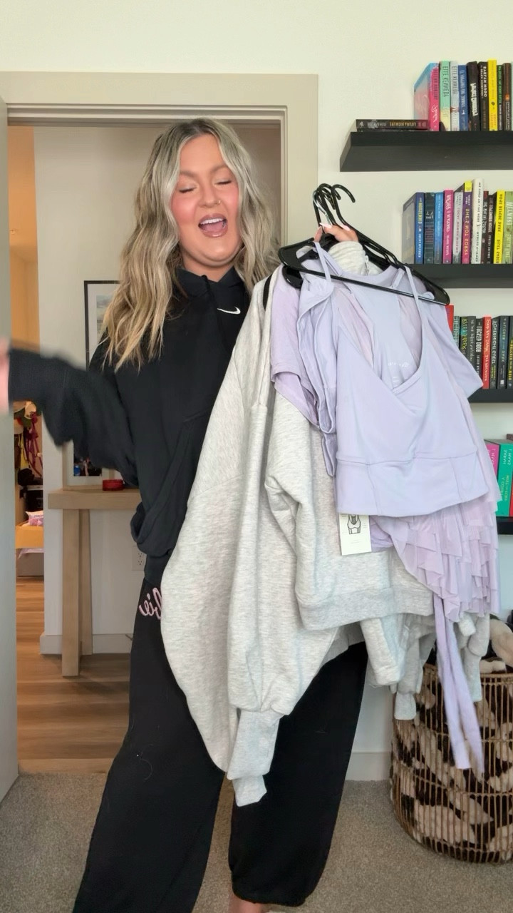 Blogilates x Target try on!! 
Everything is in 2x! 
Pants and hoodies are oversized—could size down to 1x.
Sports bra- true to size/low impact/low support 
Top: true to size, adjustable tie 
Skort: I could’ve sized down to 1x or even xxl because a lot of stretch! 

#LTKSeasonal #LTKPlusSize #LTKActive