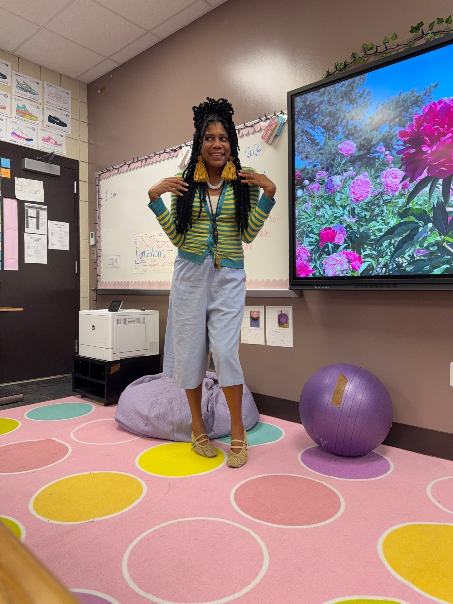 Classroom ootd:
Striped cardigan + oversized shorts + carpet + bean bag + yoga ball

#LTKootd #LTKOver40 #LTKWorkwear