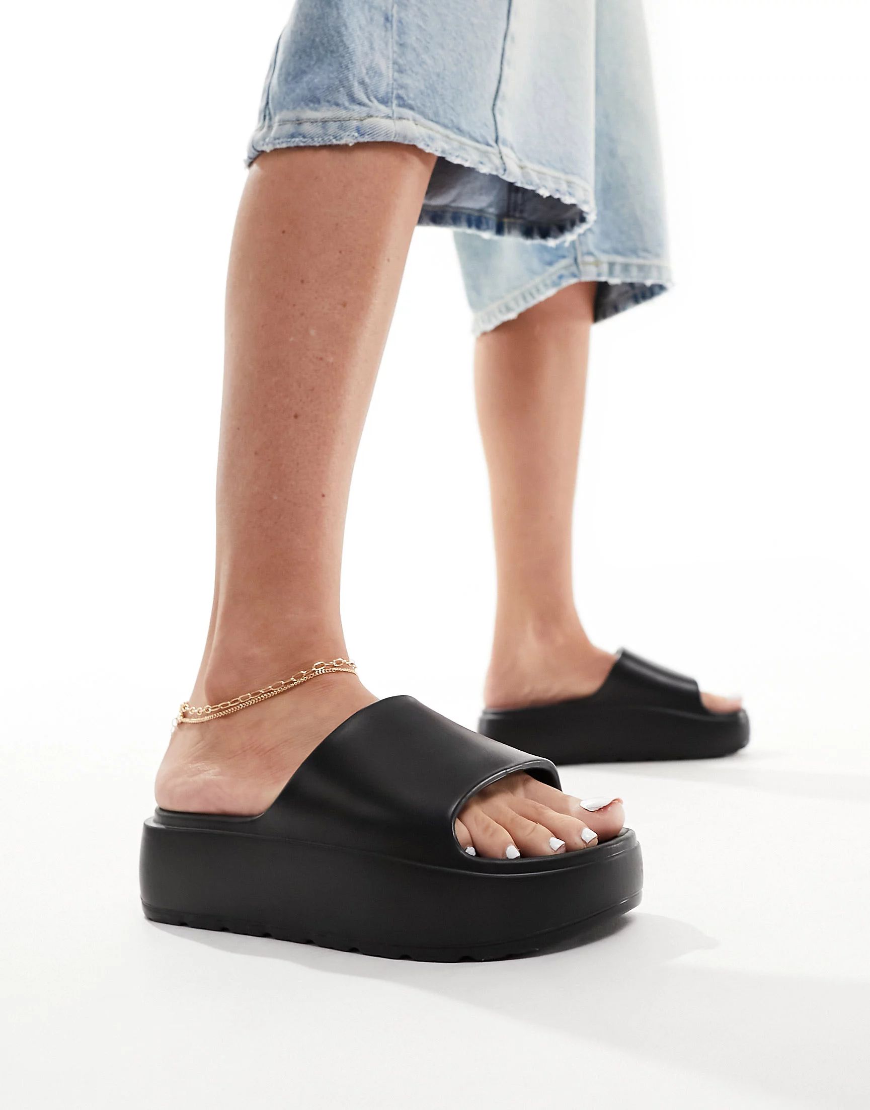 ASOS DESIGN Freedom cleated chunky sliders in black | ASOS (Global)