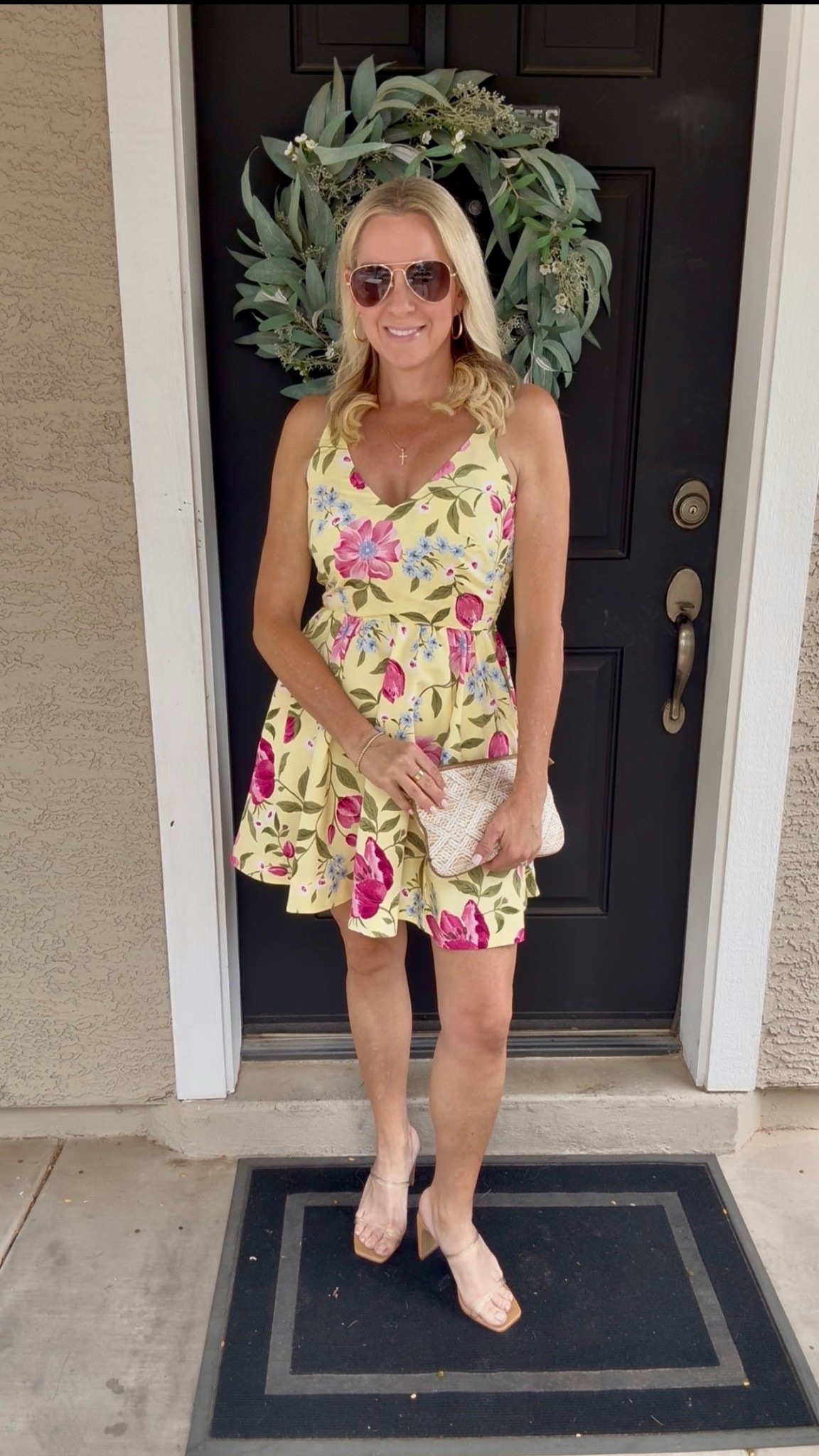 OMG…this could be the cutest @oldnavy dress I’ve seen this season! It is part of their Occassion collection and on SALE for only $19.99 (hurry…low stock)! It was absolutely perfect for the beautiful baby shower I attended today. 💛