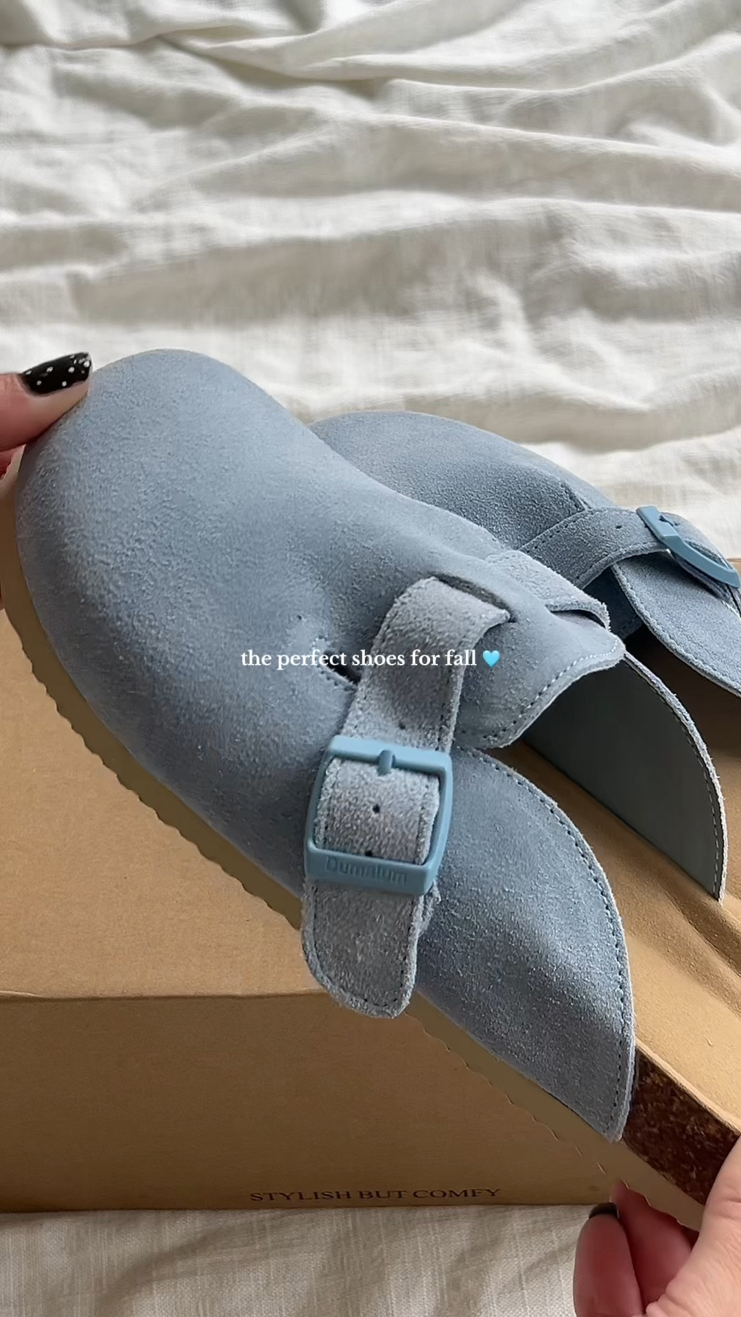 blue clogs for fall 🩵 easy way to add a pop of color to a fall outfit (they also come in neutral colors!)
size 6 (tts)
#clogs #fallfinds #fallshoes

#LTKFindsUnder50 #LTKShoeCrush