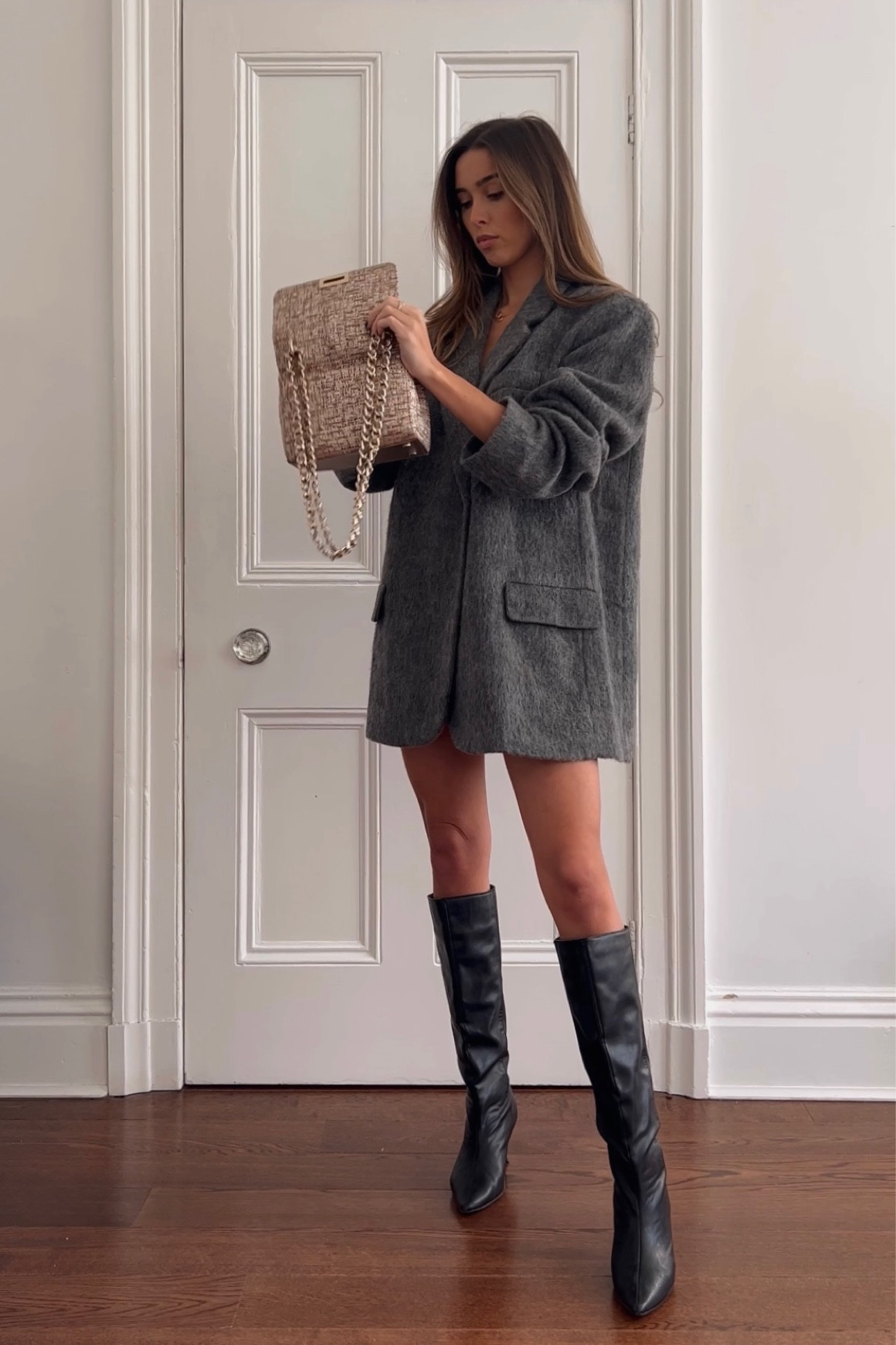 Reason 856 why I buy oversized blazers - they double up as dresses ✌🏼#oversizedblazer #blazerdress #kneehighboots 