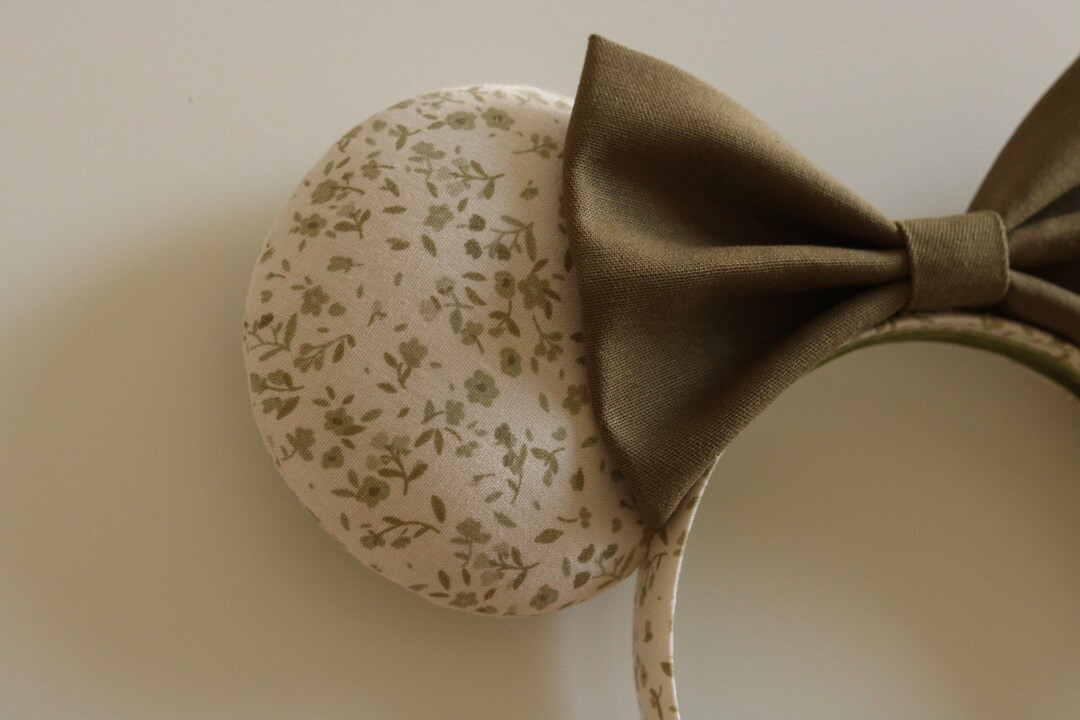 Dainty Floral in Sage | Etsy (US)