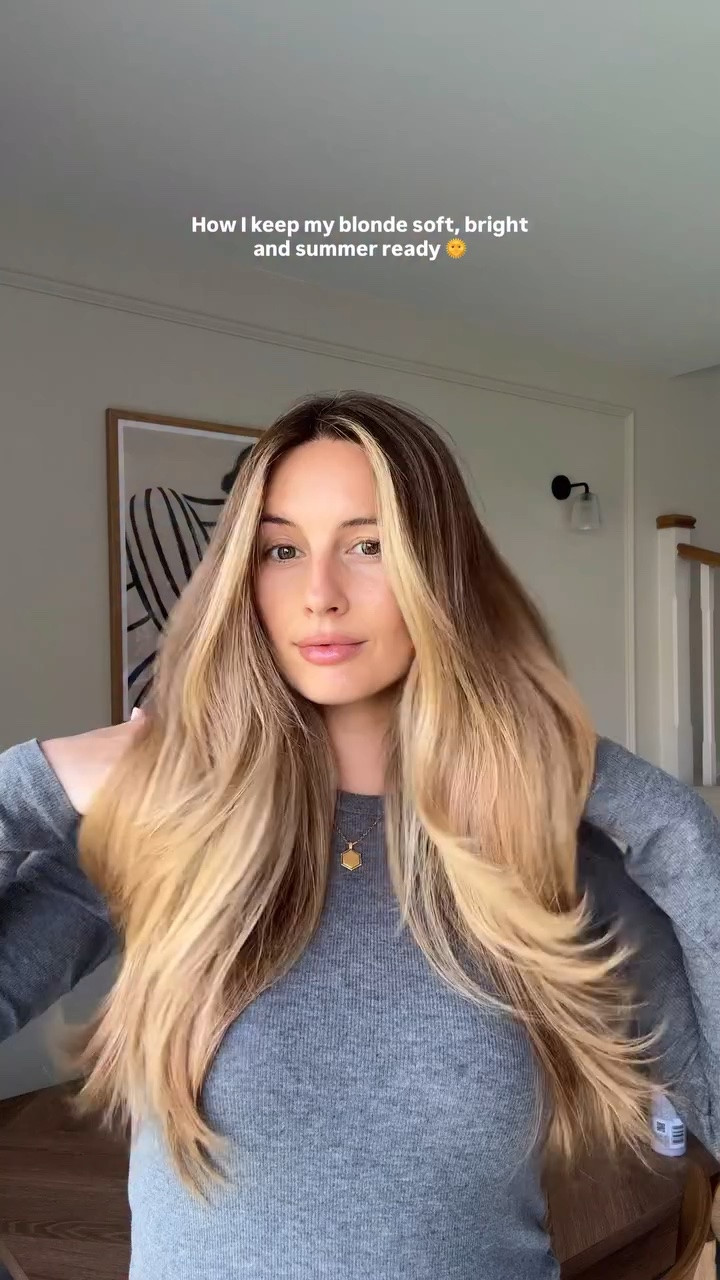 Ad In love with @kerastase_official Blond Absolu range for keeping my blonde feeling brighter & softer all summer long 🍦✨ 
Step 1. Double cleanse with Bain Lumière shampoo, the clear gel texture gently cleanses for light and healthy feeling hair
Step 2. To damp hair apply Blond Absolu Cicaflash, instantly hydrates and leaves the hair feeling brighter and stronger
Step 3. Before styling mist through the new Blonde Guard for smooth easy detangling, protecting the hair from summer aggressors like heat, UV damage, chlorine, salt water and dryness. 
Head to @lookfantastic to shop the range 👌🏼🫶🏼 

#hairtutorial #blondehair #summerblonde