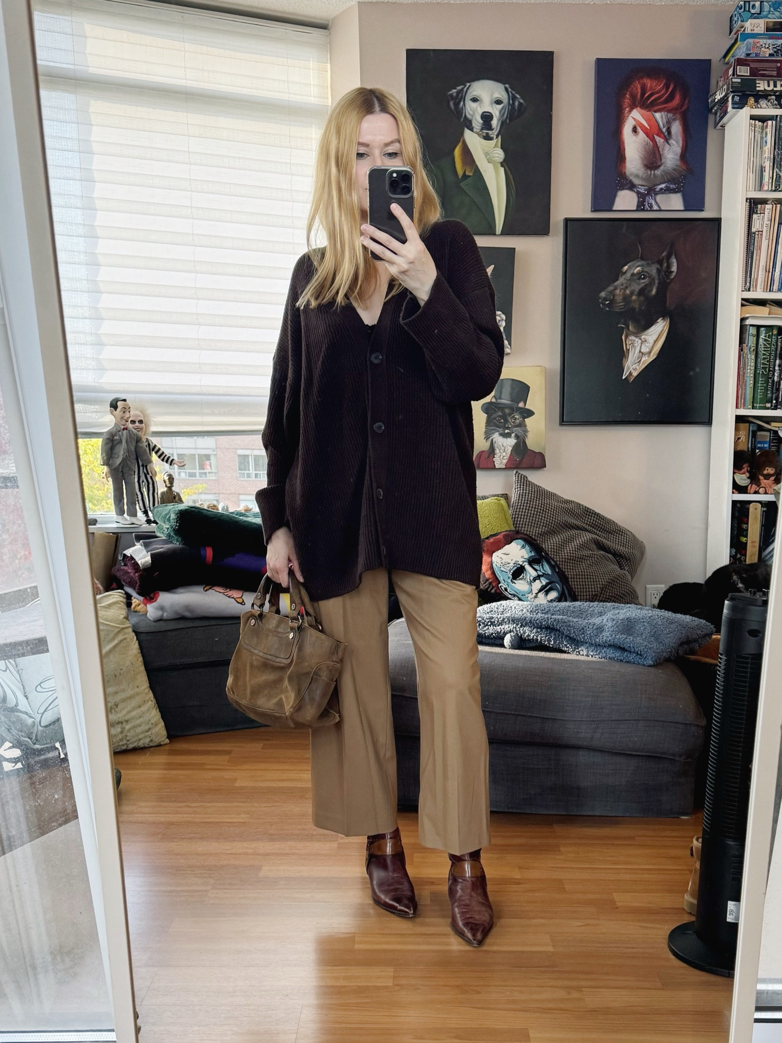 People often get confused with what a monochromatic outfit means. It doesn’t always  mean the same colour in the same tone, tint, or shade from head to toe. It also means combining a single base hue with different shades, tints, and tones of that hue. In this instance the base hue is brown, and I mix different variations of brown throughout.  But of course you can also choose one colour with no variations. 
I’m also mixing old and new, the bag and boots are vintage. 
 •
#falllook #vintageceline  #monochromaticoutfit #torontostylist #StyleOver40  #secondhandFind #fashionstylist #slowfashion #FashionOver40  #MumStyle #genX #genXStyle #shopSecondhand #genXInfluencer #genXblogger #secondhandDesigner #Over40Style #40PlusStyle 


#LTKOver40 #LTKShoeCrush #LTKStyleTip