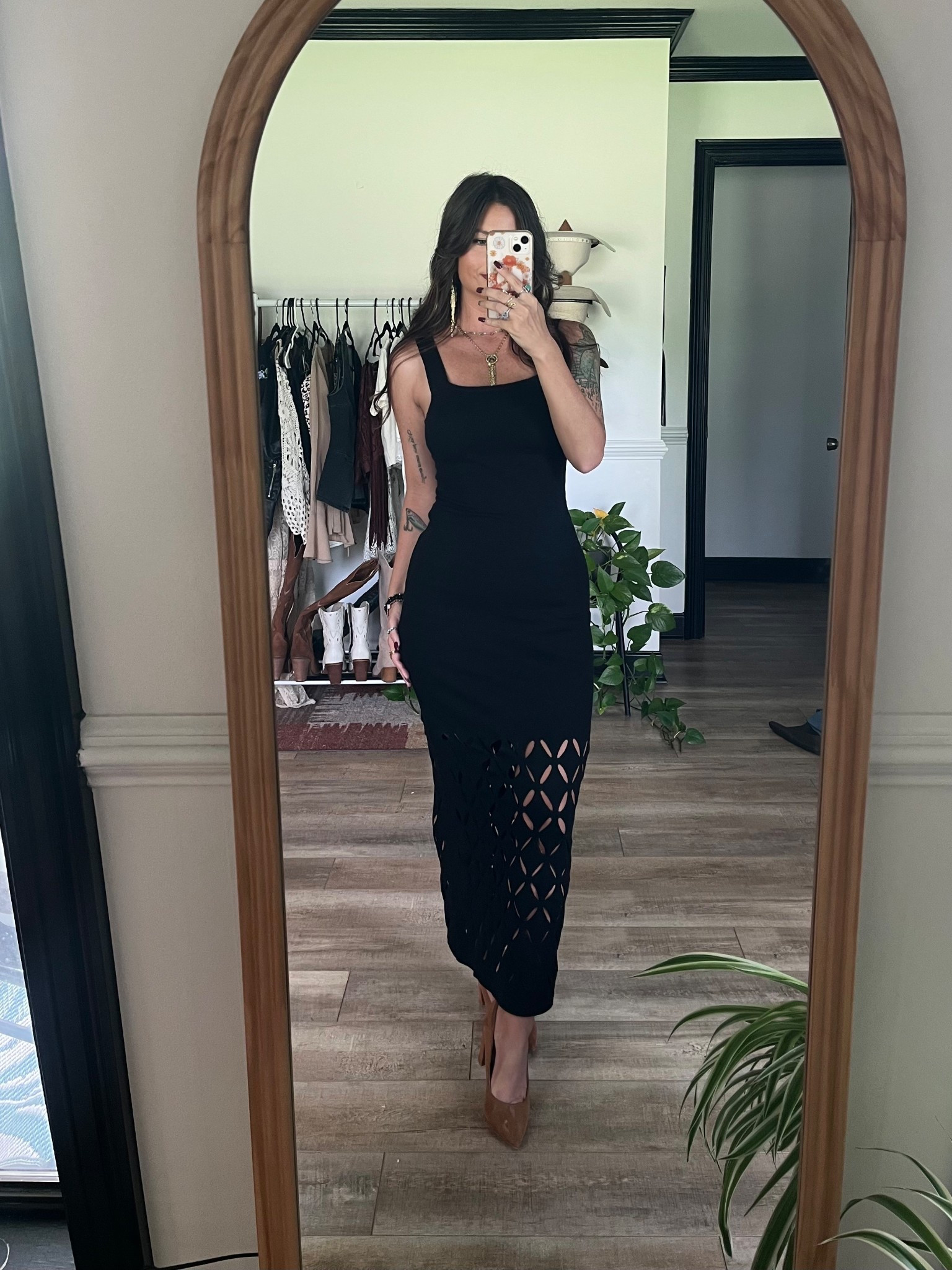 My little black dress is back in stock! Very flattering and love the bottom cut out! Code LORILYNN35 or LOROG30 to save 

#LTKSeasonal #LTKootd