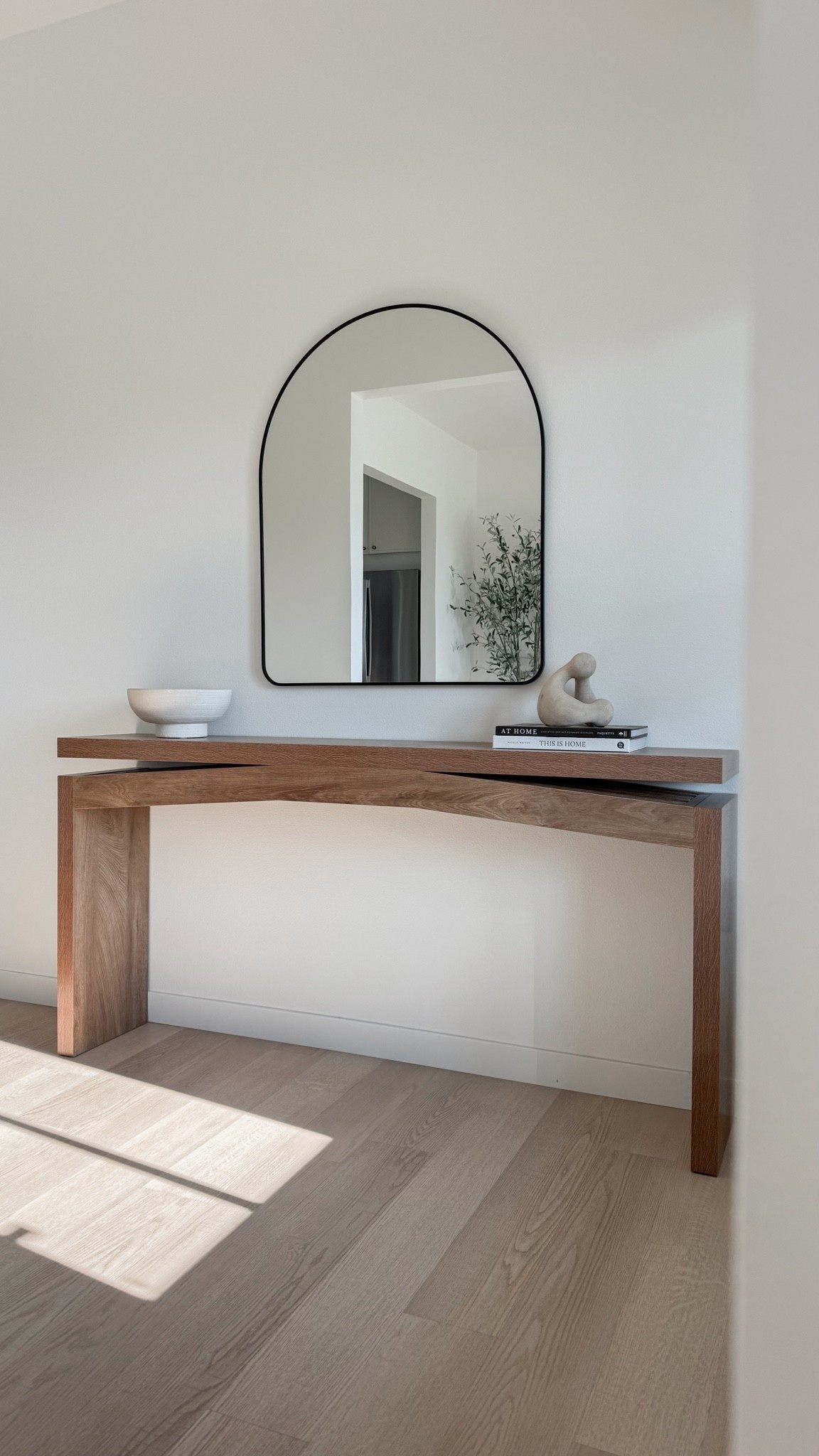 Modern organic entryway

#LTKHome #LTKSaleAlert