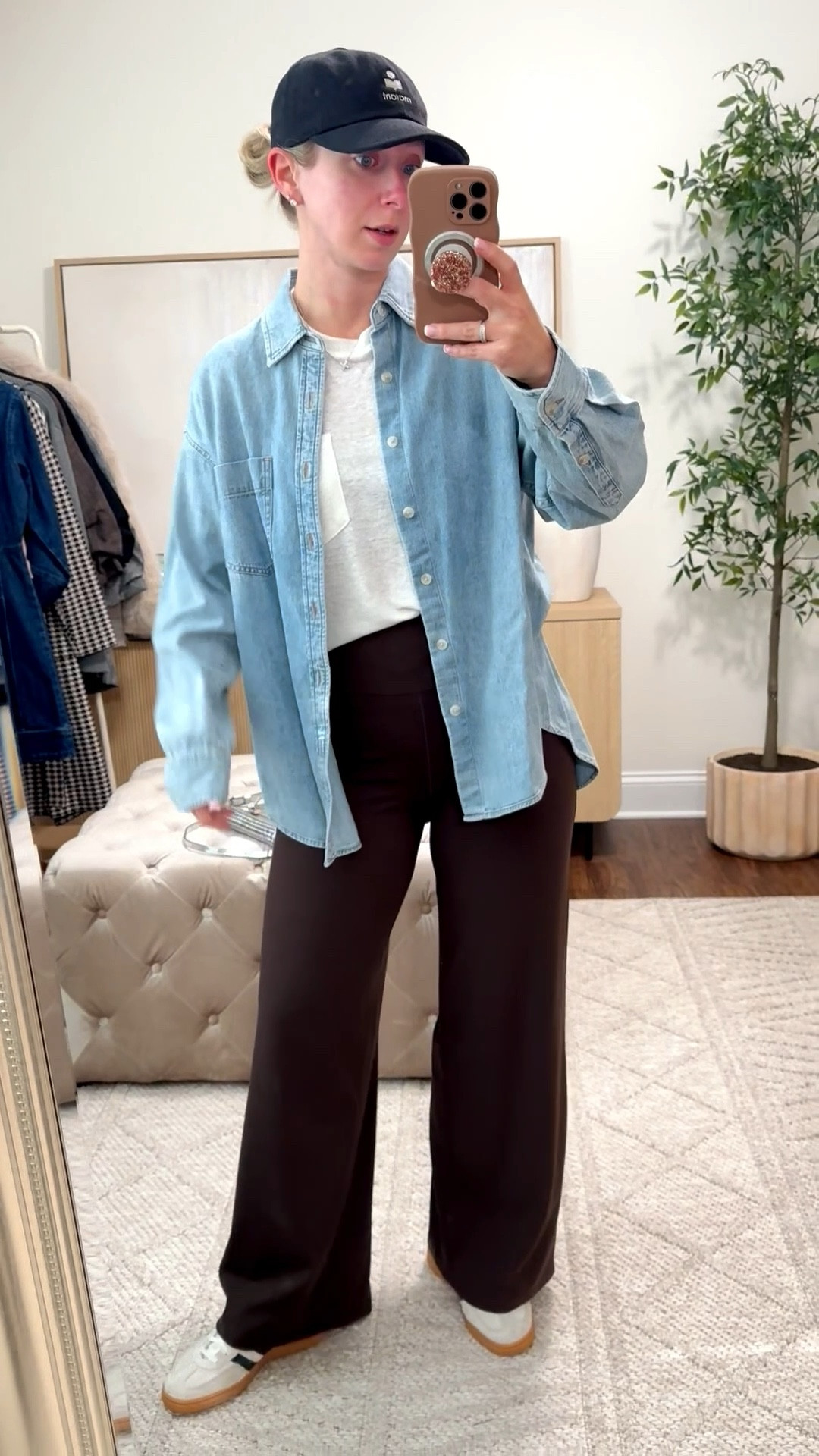 Size XS shirt, size medium regular length leggings (5’4”)  (color:  7 Yrs Pctr Ths Bleu) 

Weekend outfits, casual, leggings, denim shirt

#LTKSaleAlert #LTKStyleTip #LTKFindsUnder100