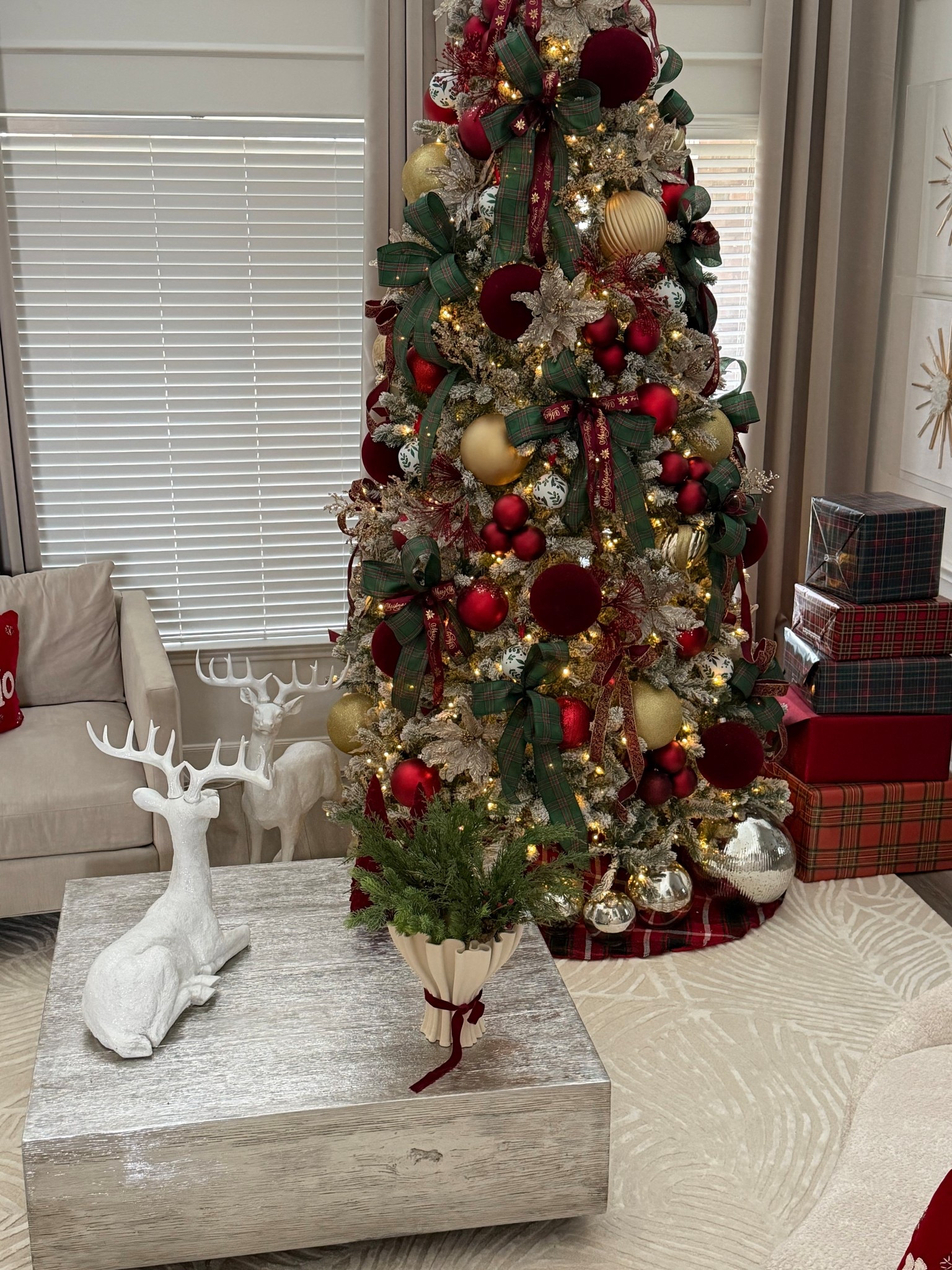 Shop the links below ⬇️ 

#LTKGiftGuide #LTKSeasonal #LTKHoliday