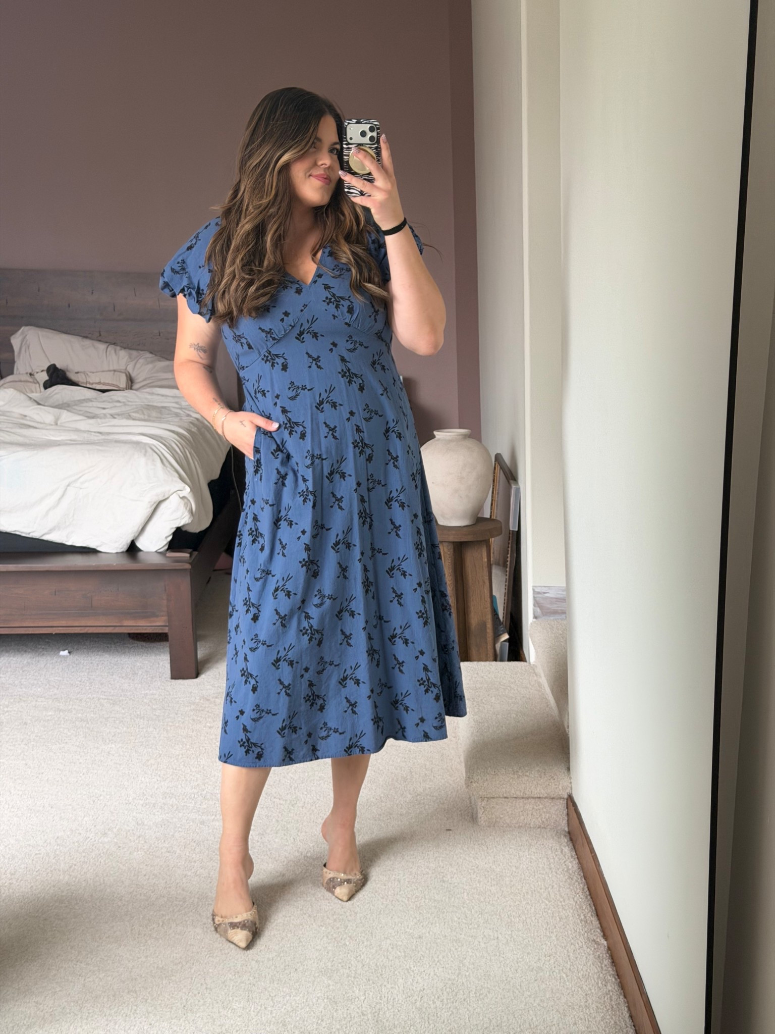 Spring dress from target size large!!
What I wore for Easter, perfect for bay shower, bridal shower, work, teacher etc!! 

Midsize, mom style, size 14, size 12