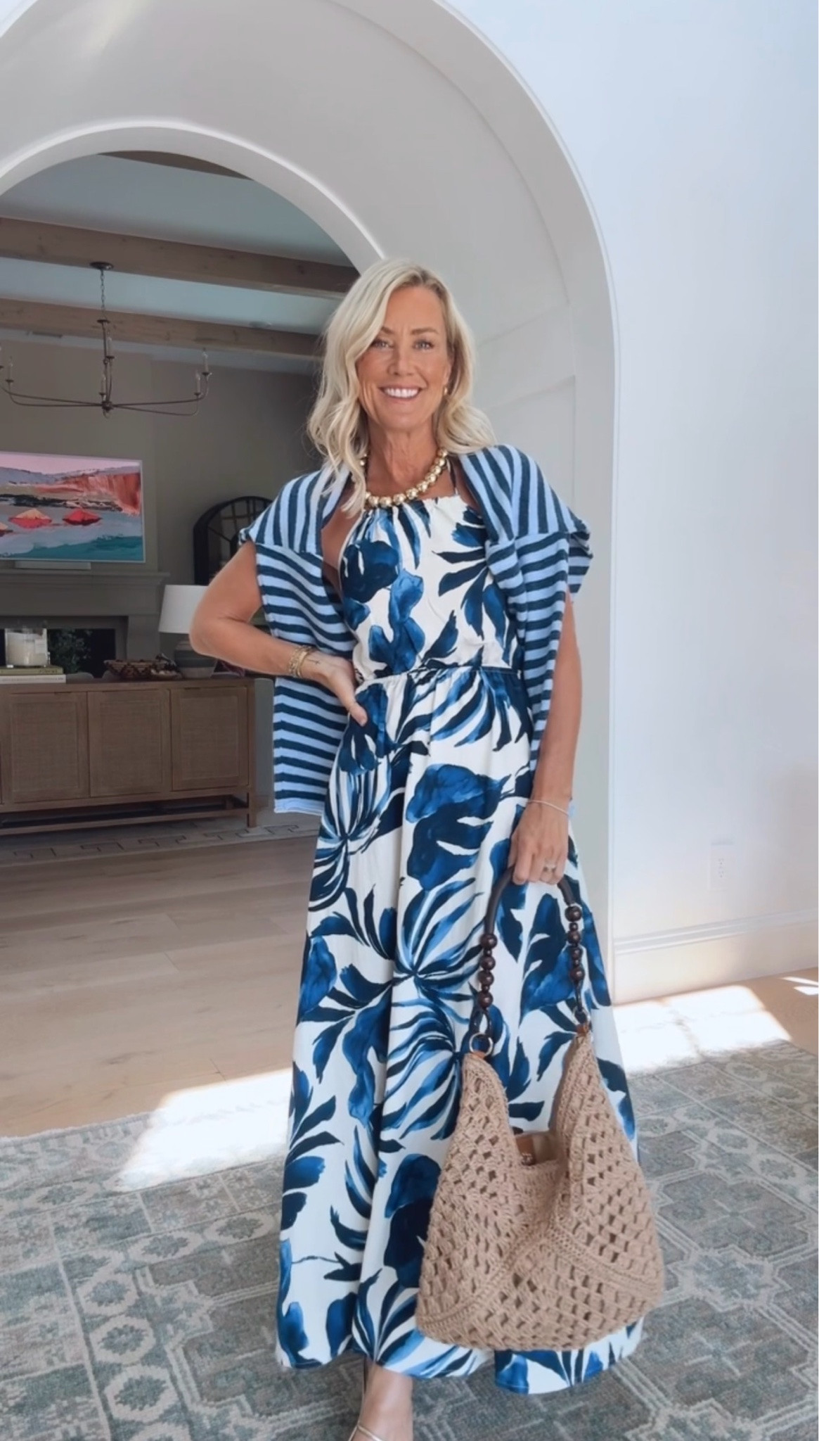 Blue and white patterned maxi dress? Say less!
Dress: xs

#LTKootd #LTKSeasonal #LTKOver40