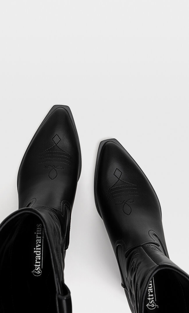 Bottes à talon style cowboy - Mode femme | Stradivarius France | Stradivarius (FR)