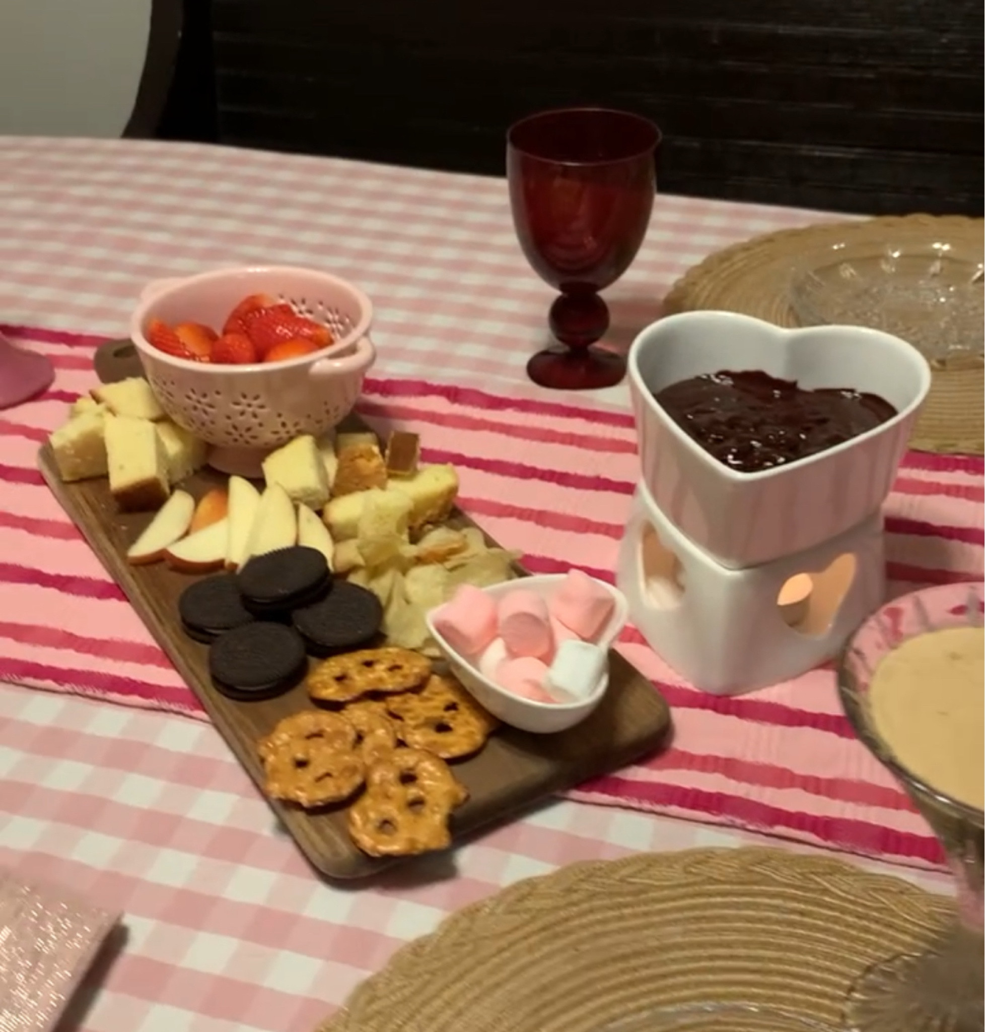  Valentine chocolate fondue 🍫 🫕 ❤️ 

#LTKhome #LTKSeasonal #LTKparties