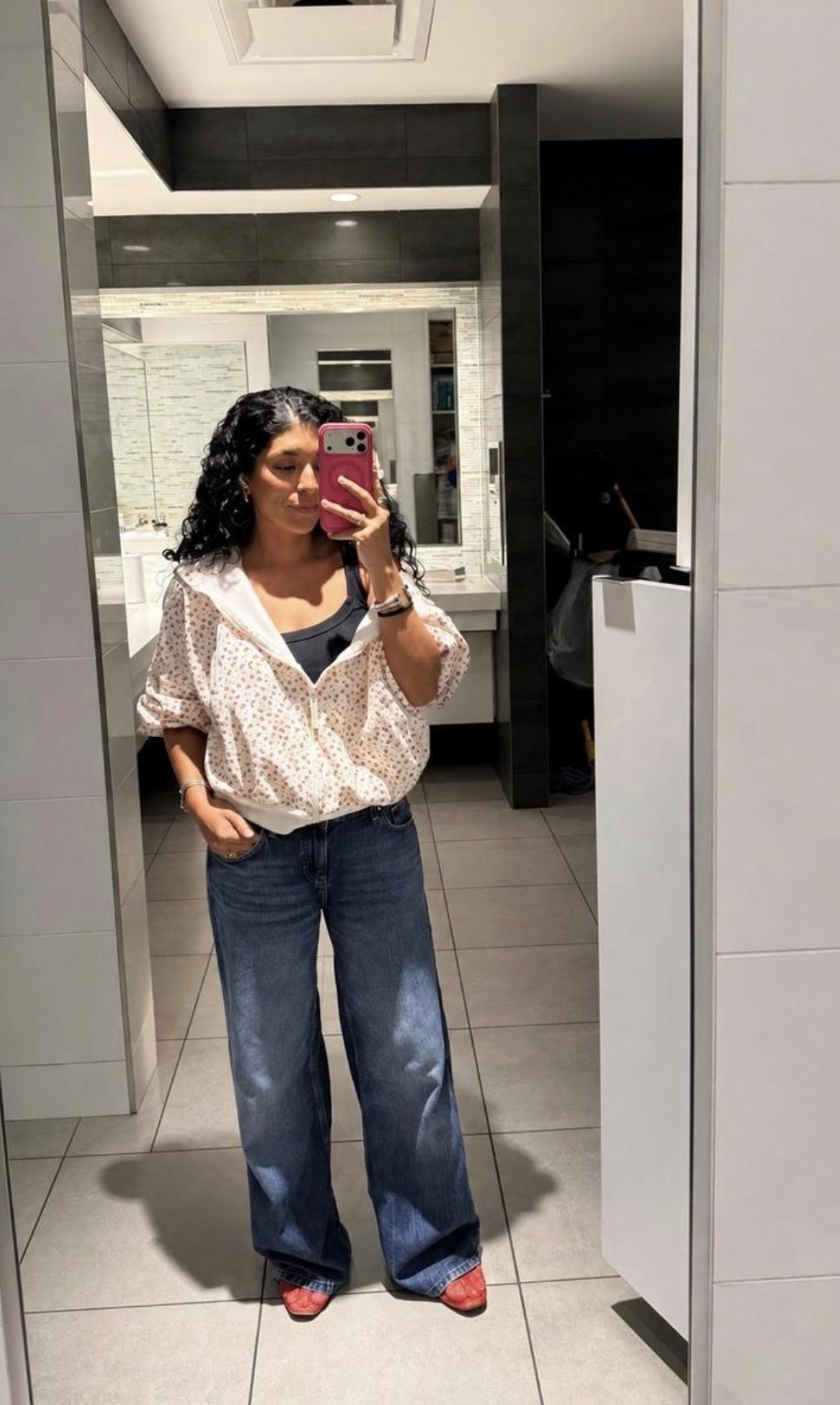 Casual denim days with a little pop of pink! 💕 Loving this relaxed combination of wide-leg jeans, a delicate printed jacket, a classic black top, and pink sandals. Comfy, cute, and perfect for everyday style!
#CasualOutfit #WideLegJeans #DenimStyle #PrintedJacket #PinkSandals #EverydayStyle #OutfitInspo #CasualChic