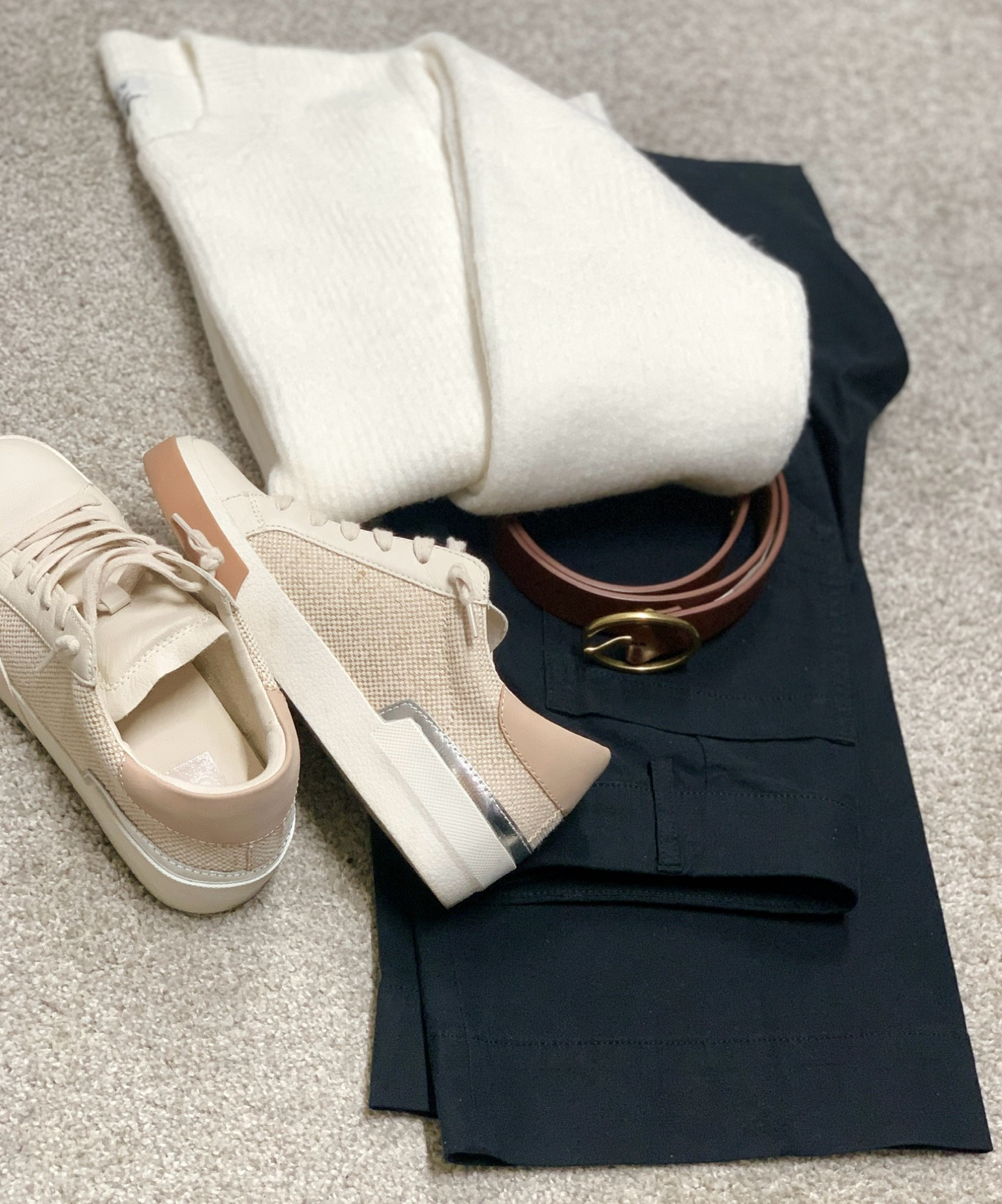 Business casual outfit that is comfortable & chique

Sweater: Size S (tts)
Pants: 25/regular (size down)


Transitional outfit, sweater, pants, comfy work outfit, office outfit, sneakers, belt, black and white outfit 


#LTKStyleTip #LTKWorkwear