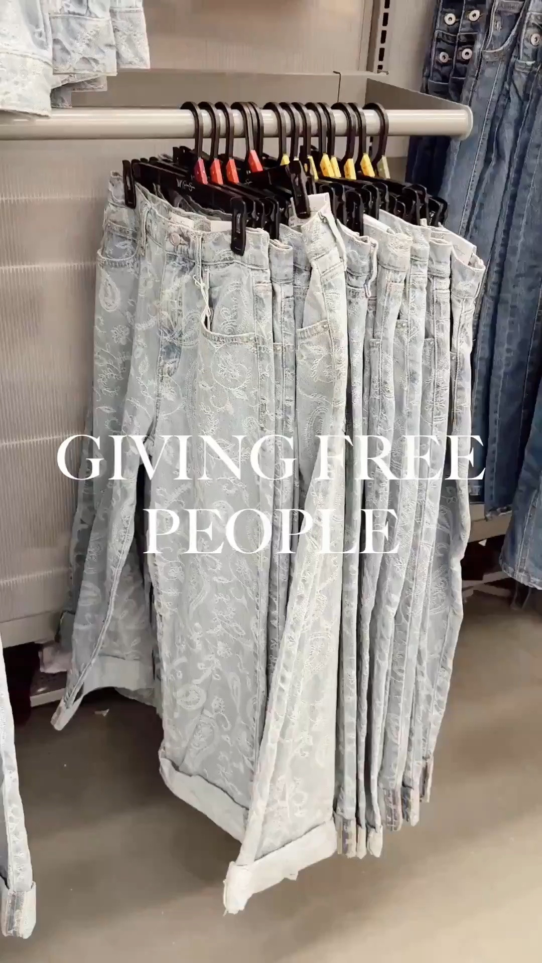 🤍I love the detailing on these jeans & LOVE that it has a matching denim top to it!