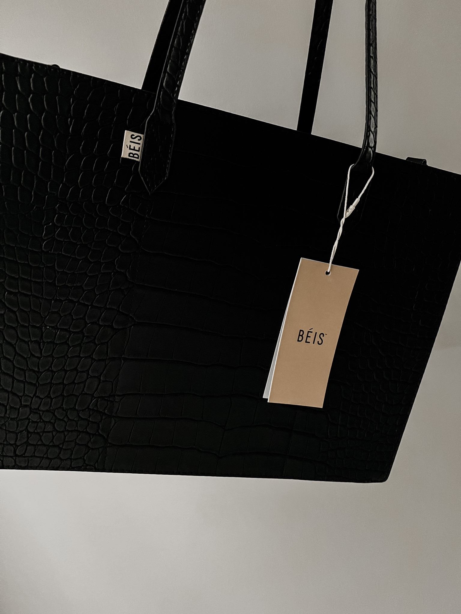 BEIS OFFICE TOTE BAG DUPES ✨

Inexpensive Beis viral office tote bag
In the color Black Croc  

#BeisOfficeToteBag #ToteBagDupes #OfficeStyle #WorkFashion #BagLovers #HandbagObsession #FashionInspiration #StyleOfTheDay #Fashionistas #AccessoryAddict #OfficeBagGoals #MustHaveBag #ToteBagLove #BagDupes #AffordableFashion #BlackCrocStyle #BagCrush #TrendyBags #InstaFashion #FashionDupes #BeisDupes #BudgetFriendlyBags #BlackCrocTote #BagEnvy #BagAddict #FashionFinds #OfficeChic #DupesAndDeals #AffordableStyle #StyleSteal


#LTKitbag #LTKunder100 #LTKGiftGuide