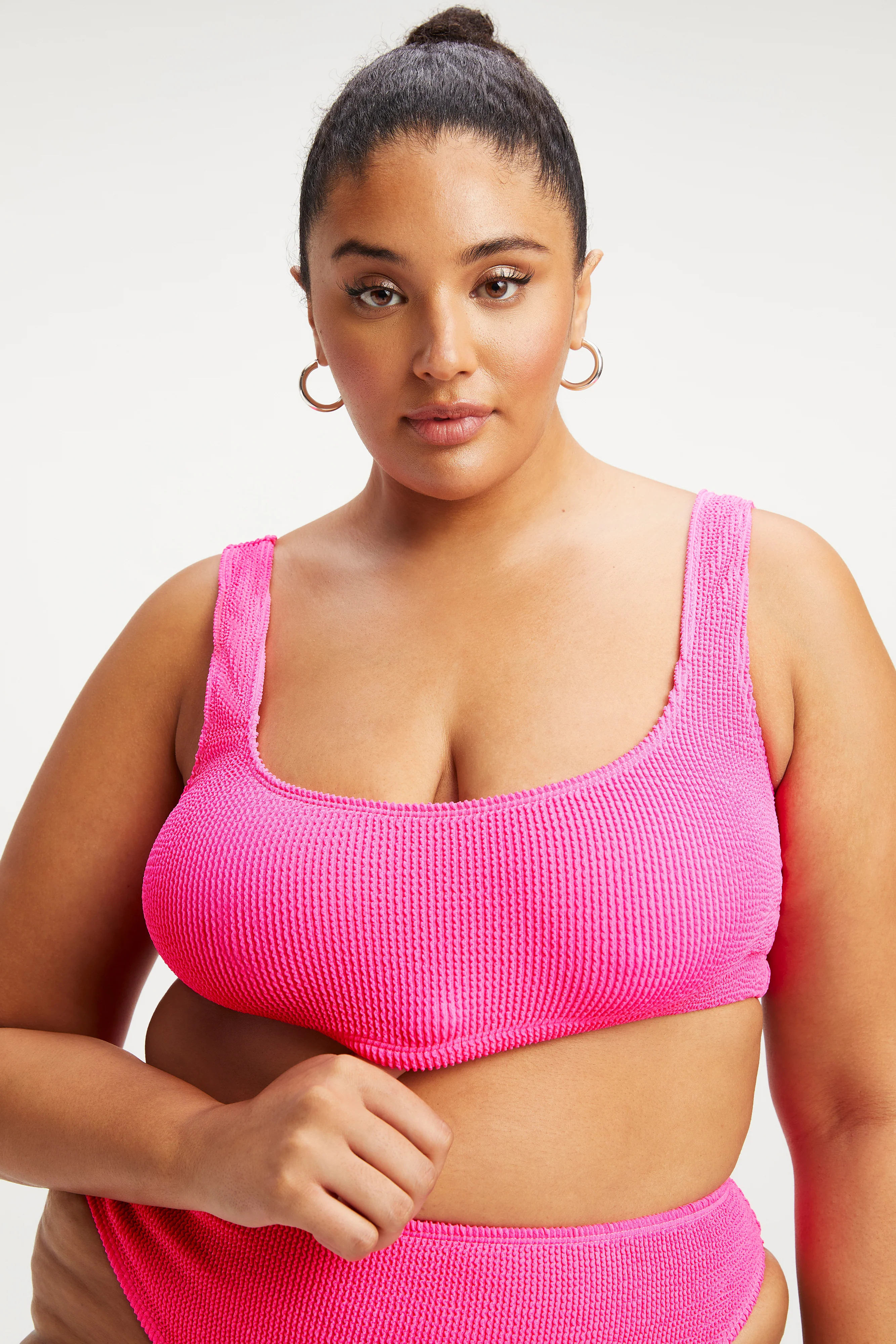 ALWAYS FITS SCOOP TOP | HOT PINK002 | Good American