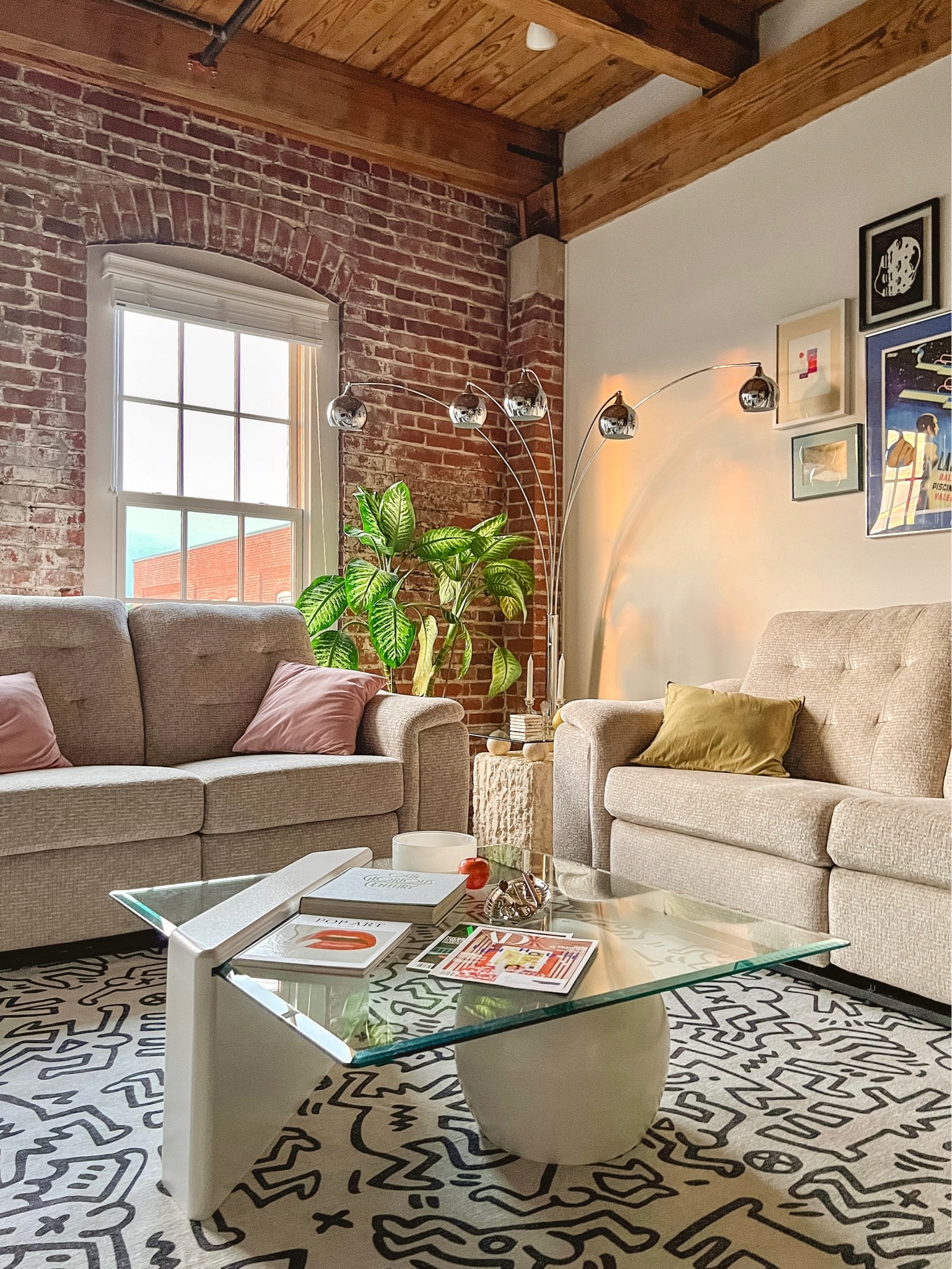 Eclectic and vintage inspired living room✨

Coffee Table: vintage
Lamp: vintage

#LTKhome
