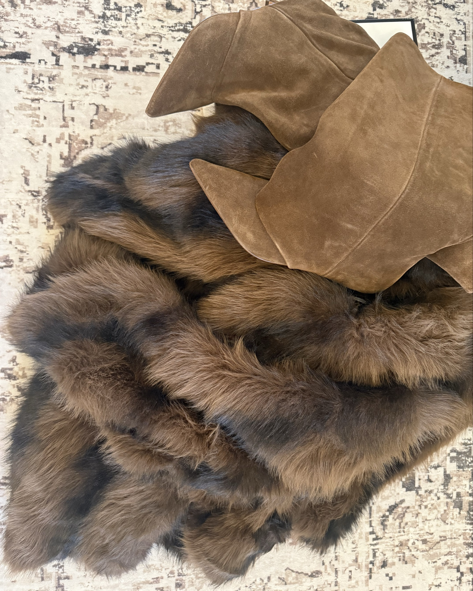 It’s fur coats and boots season 

#LTKmomlife #LTKSaleAlert #LTKHoliday