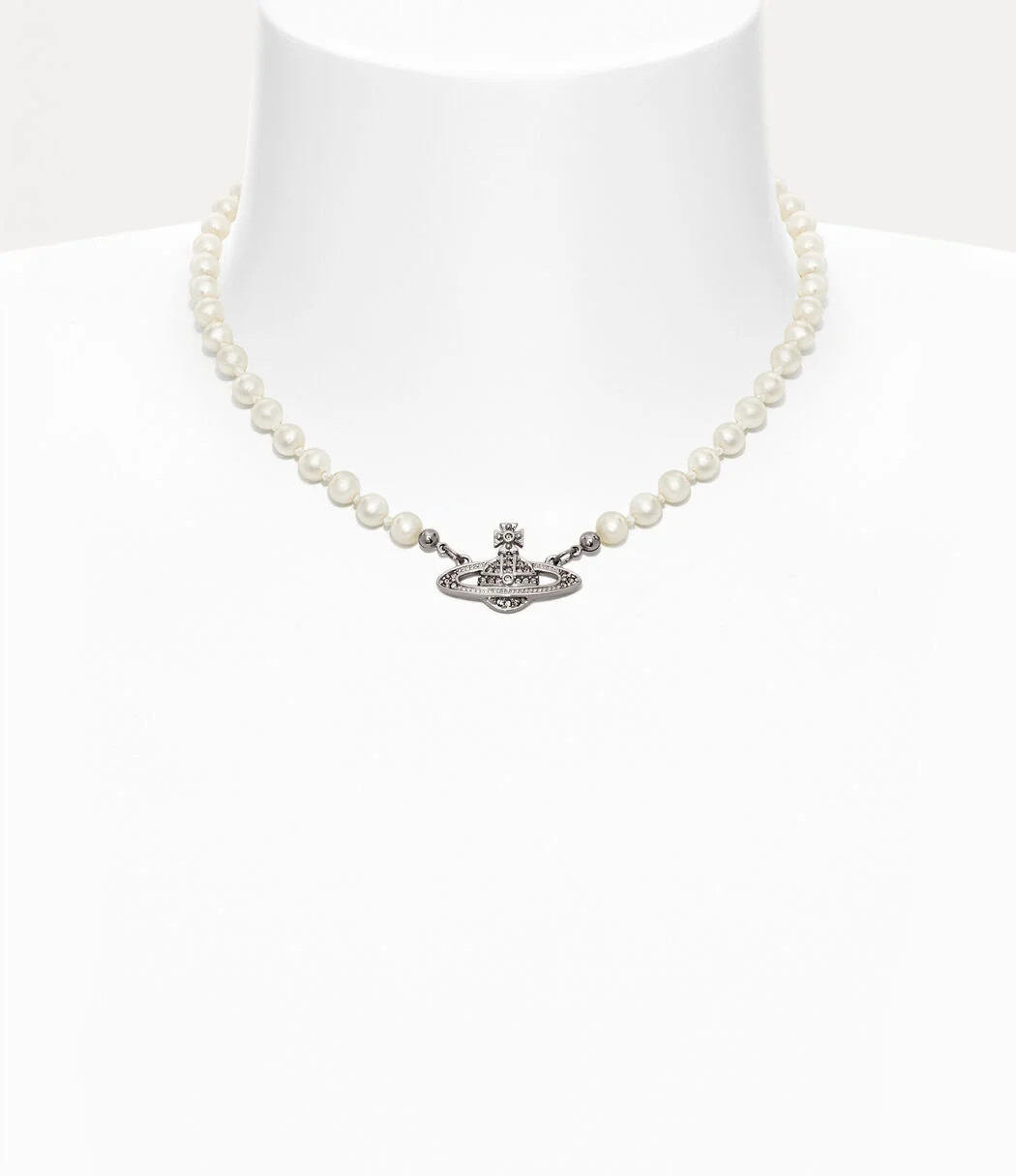 Mini Bas Relief Pearl Choker | Vivienne Westwood