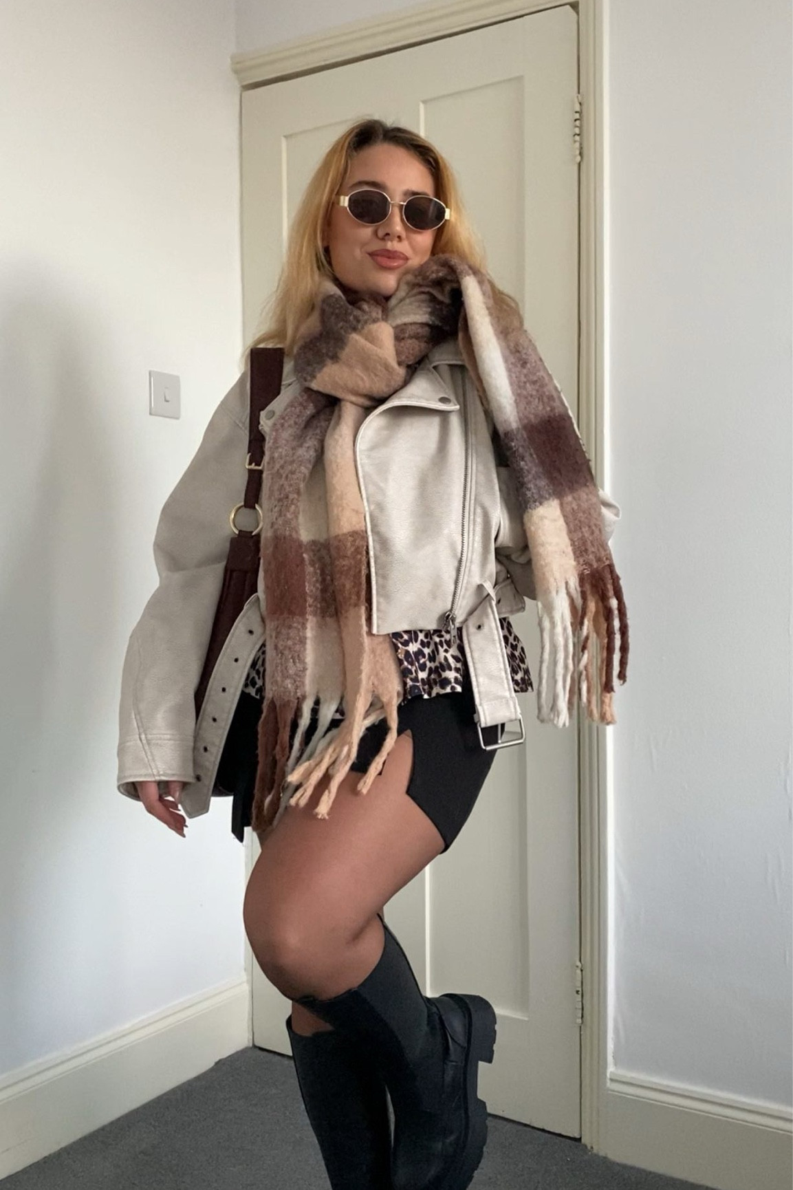 Styling my cheetah print top🤎

Outfit linked over on my LTK ✨🫶🏽

#miniskirt #casualootd #casualautumnoutfits #casualwinterstyle #winteroutfit #mobwifeaesthetic #pinterestinspired #pinterestfashion #kneehighboots #capsulewardrobe #styleinspo