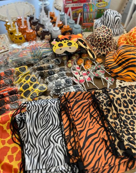 We’re going to the Zoo! 🦁🦒🦓 How adorable are these sling bags filled with goodies for kids after a field day at the zoo! A couple of us moms couldn’t help ourselves 😆 #class #kids #zoo #animals #trip #birthday #goodiebags #bags #party #amazon #amazonfinds

#LTKunder50 #LTKkids #LTKitbag