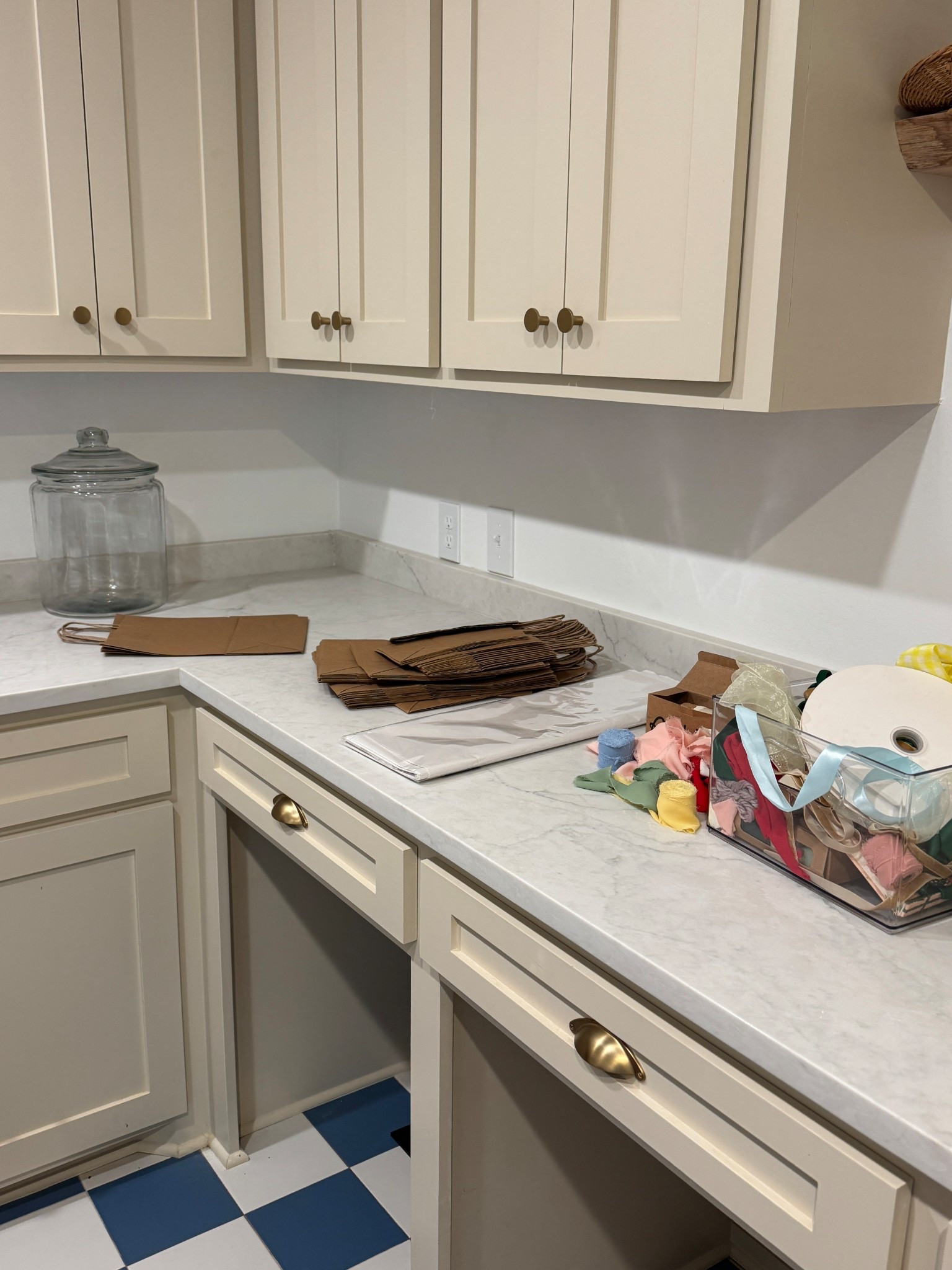 simple gift wrapping supplies I keep on hand to adjust for occasion!