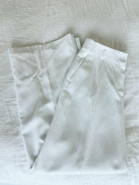 A close up look at the white trousers I’ve been wearing recently!

#classicstyle
#whitepants
#summerstyle
#summeroutfit
#AnnTaylor

#LTKworkwear #LTKstyletip #LTKSeasonal