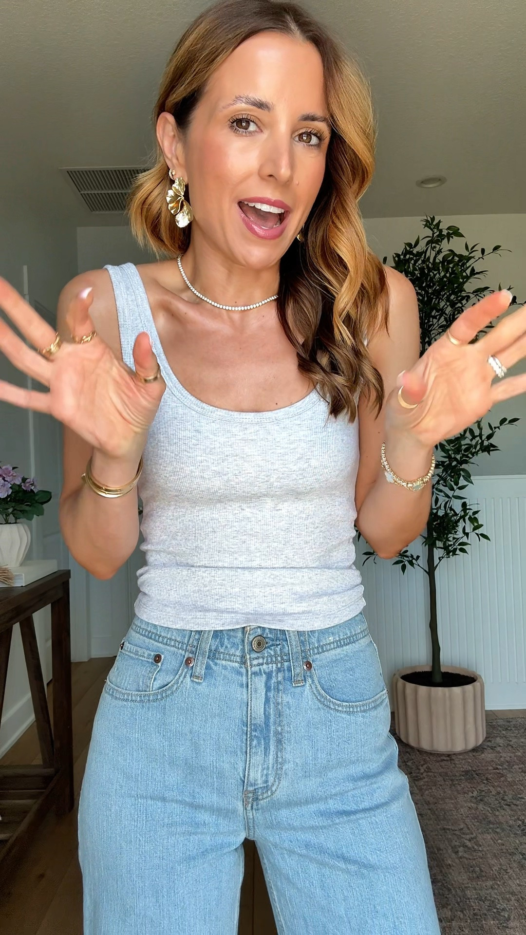 Finally got my hands on the bra-free 90s ribbed scoopneck tank (XXS) . Wearing this to the airport soon - it’s a great base layer! Also love the bra-free 90s cami!  Wearing 24 short in linen-blend jeans. @abercrombie #abercrombiepartner

#LTKootd #LTKTravel #LTKPetite
