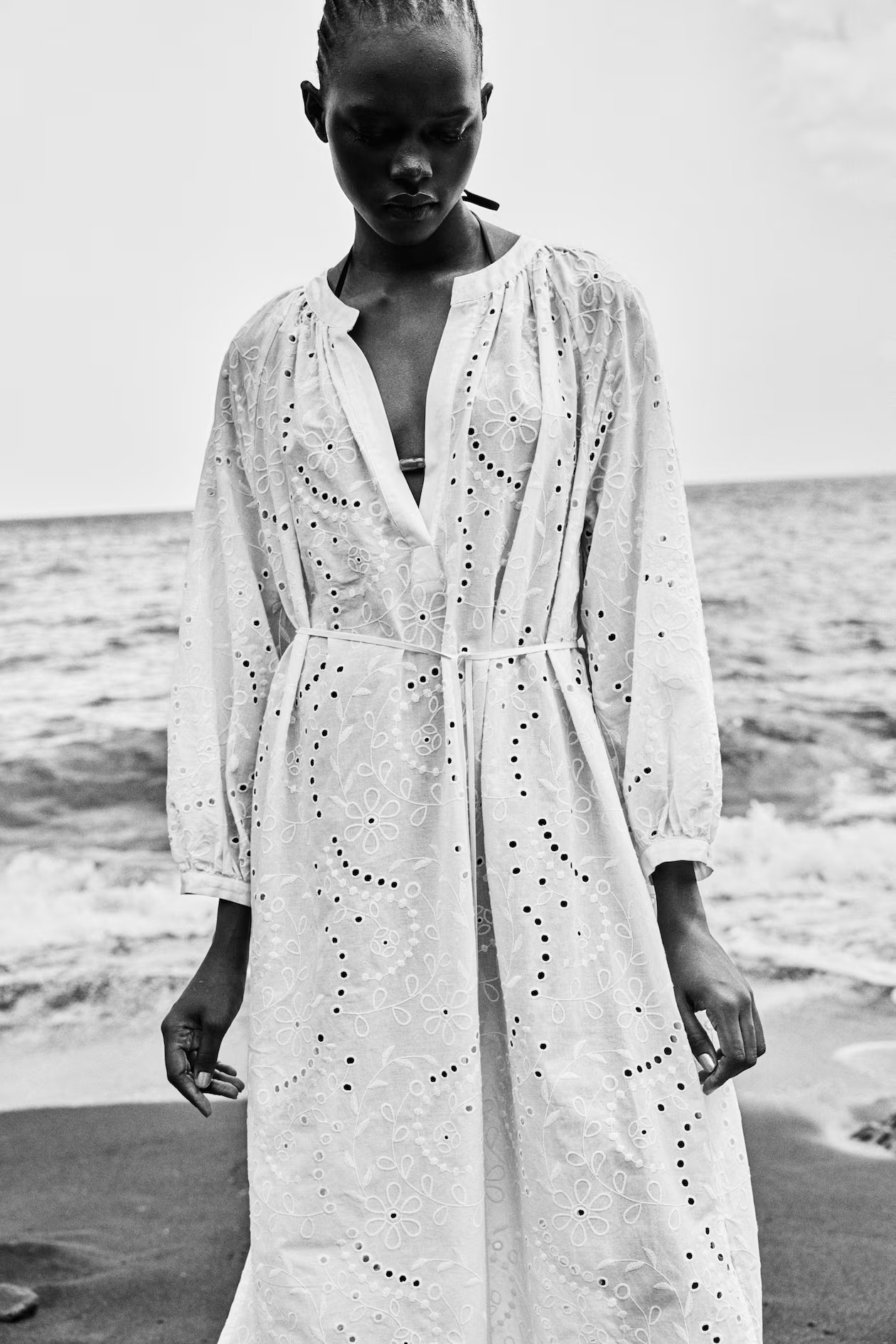 Broderie anglaise tie-belt dress - Cream - Ladies | H&M GB | H&M (UK, MY, IN, SG, PH, TW, HK)