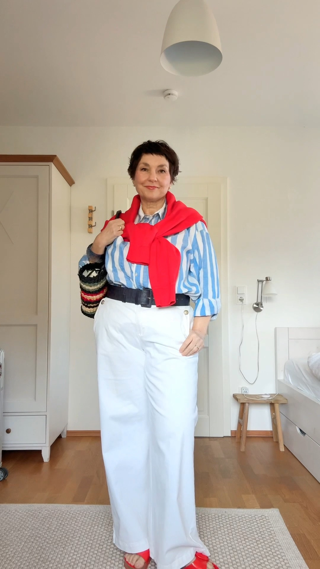 GRWM: Ostsee-Look 🌊❤️ Blaue Streifen, roter Sweatshirt, weiße Hose

#herbstlook
#maritimeMode
#mode60plus
#plussize

#LTKdeutschland #LTKautumn #LTKü50