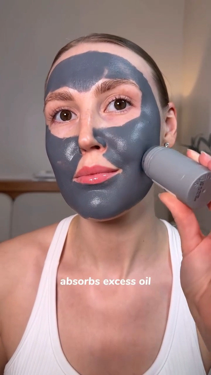 Clear-looking pores in just 10 minutes 🌋✨
@skintificofficial Volcano Clay Stick glides on smoothly, deep-cleans pores, and leaves my skin fresh and refined 🤍

No dryness. Just clean, balanced skin.

#skintificpartner #porecare #claymask #clearskin #reelsbeauty