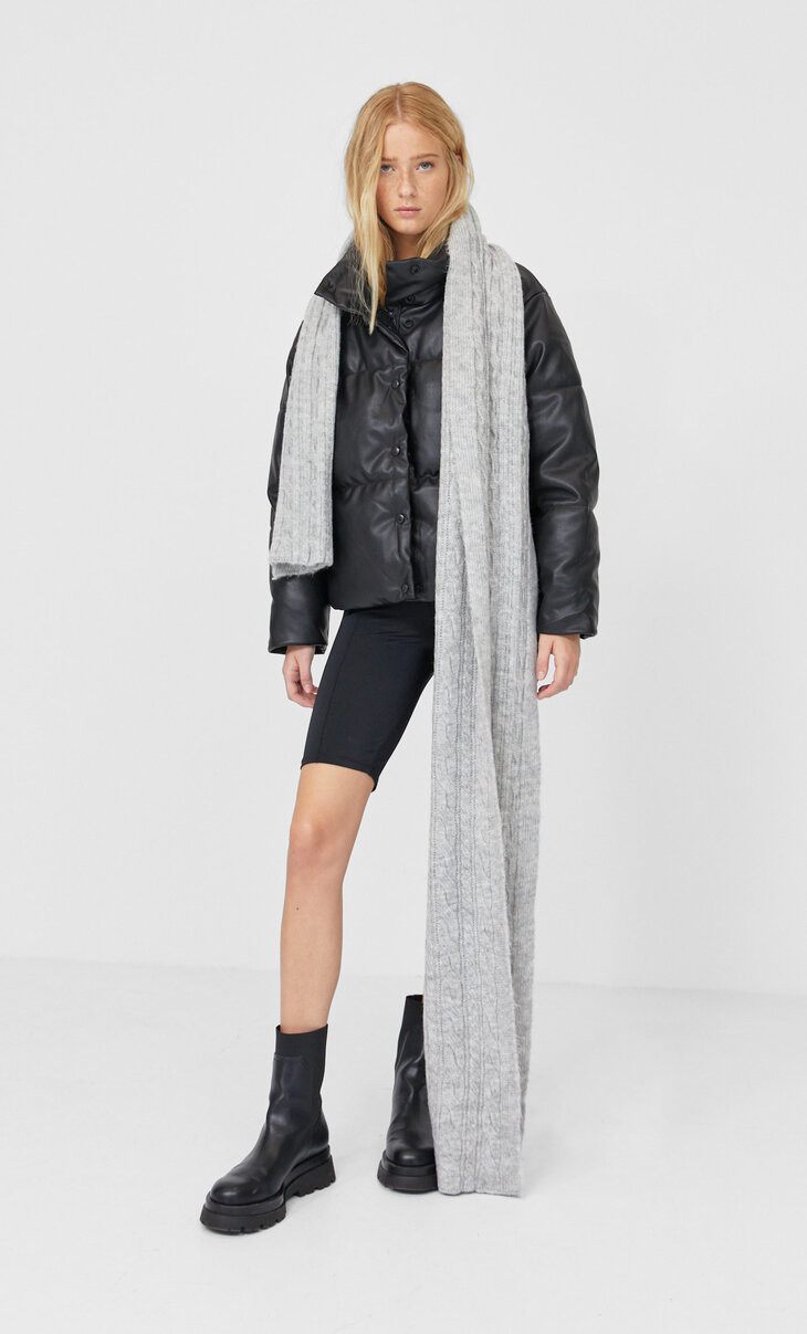 Cable-knit scarf | Stradivarius (UK)