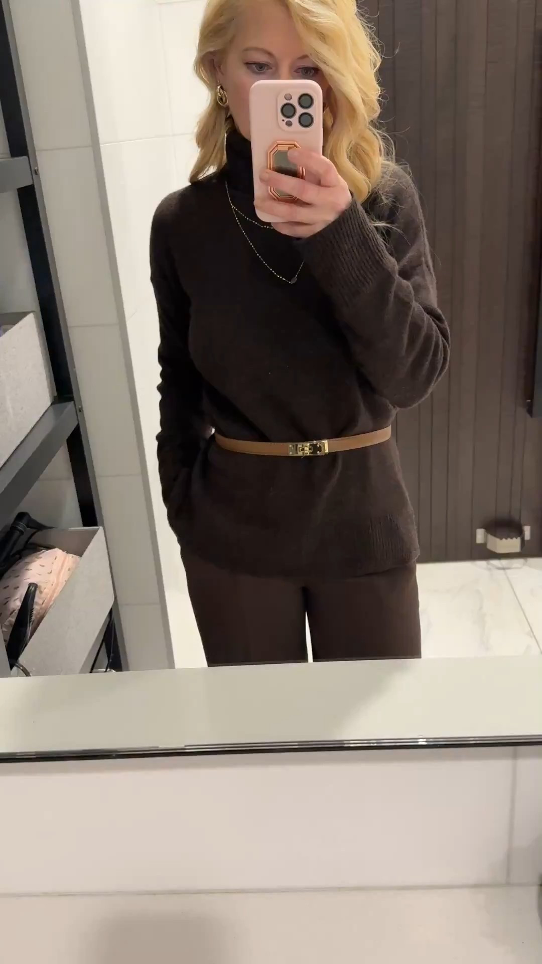 Realistic Workwear Outfit of the Day! 

Monochromatic look:
Cashmere sweater XS
Belt
Brown trousers size 0

#LTKStyleTip #LTKWatchNow 

Follow my LTK @renaeolivia on the @shop.LTK app to view this post and get my exclusive app-only content!


#LTKootd #LTKSeasonal #LTKWorkwear