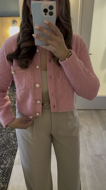 Spring business casual outfit. Pink tweed Amazon sweater, pleated pants and cap toe ballet flats 

Parisian outfit / chic work outfit / size 12 workwear / size 10 workwear / size 8 workwear / Amazon finds / Amazon spring sale 




#LTKworkwear #LTKmidsize #LTKfindsunder50